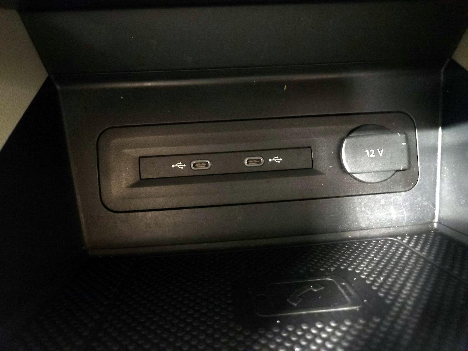 2022 Volkswagen Atlas SE w/Tech - Photo 19