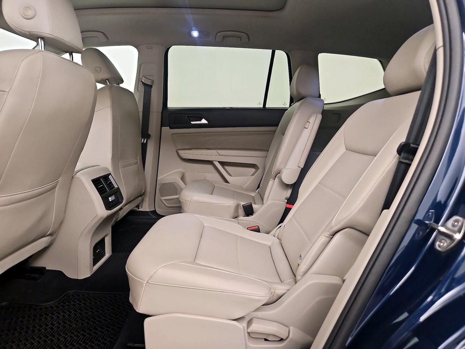 2022 Volkswagen Atlas SE w/Tech - Photo 21