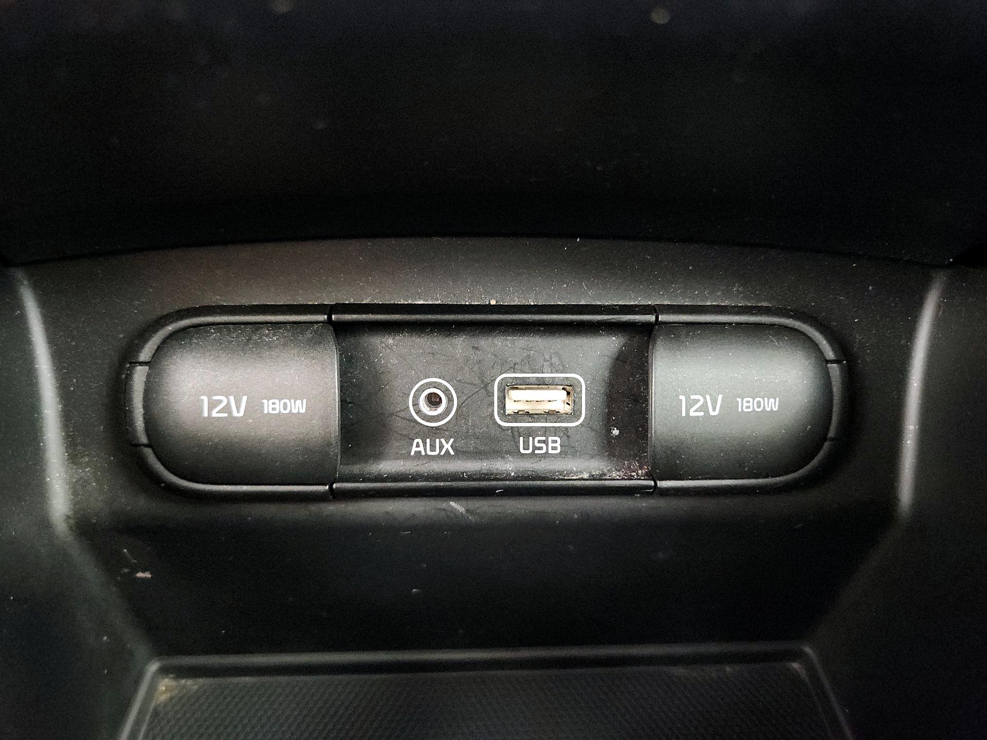 Thumbnail: 2018 Kia Sorento - 18