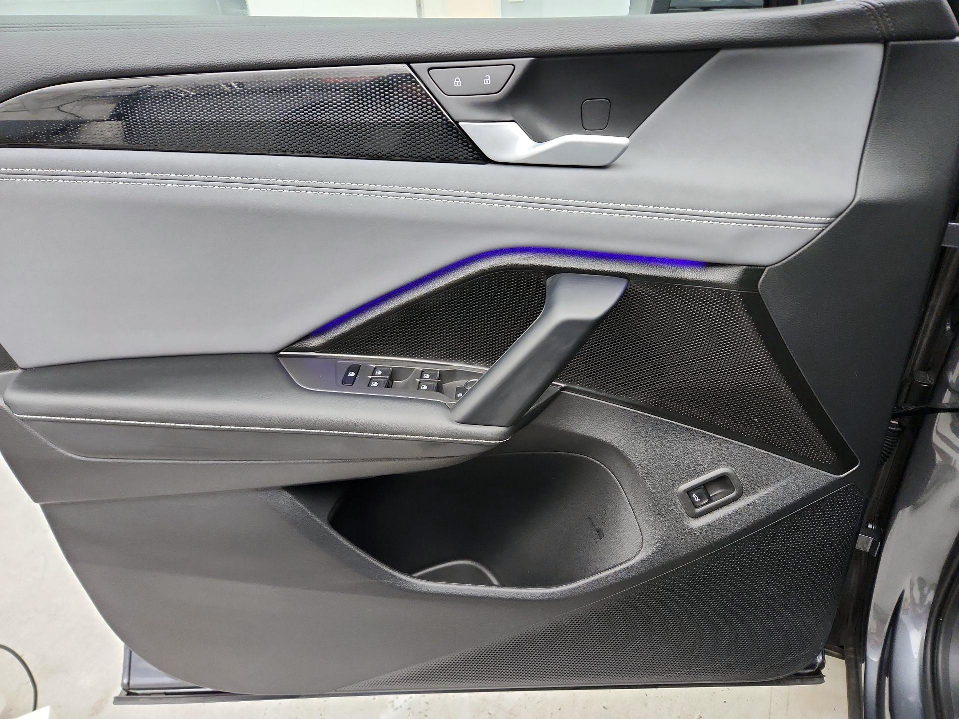 Thumbnail: 2025 Volkswagen Tiguan - 12