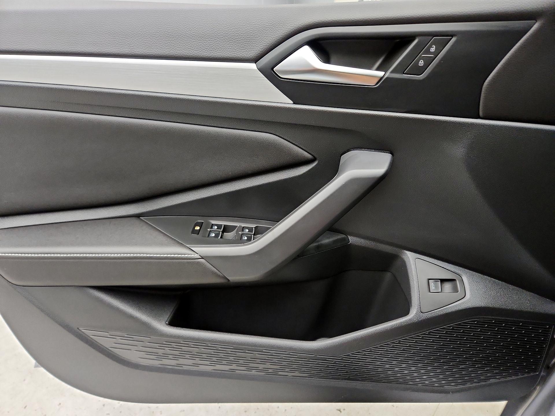 Thumbnail: 2025 Volkswagen Jetta - 12