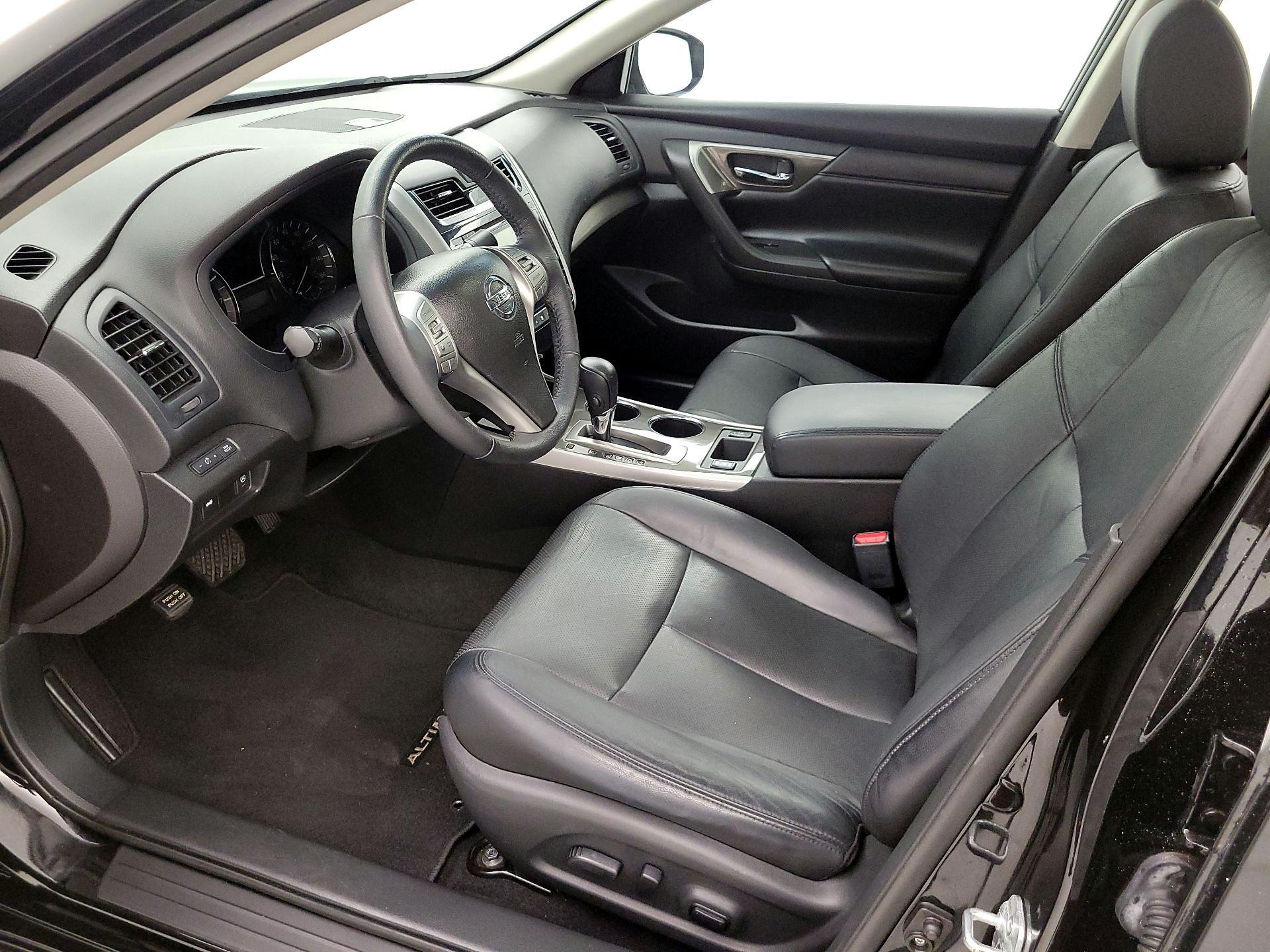 Thumbnail: 2015 Nissan Altima - 11