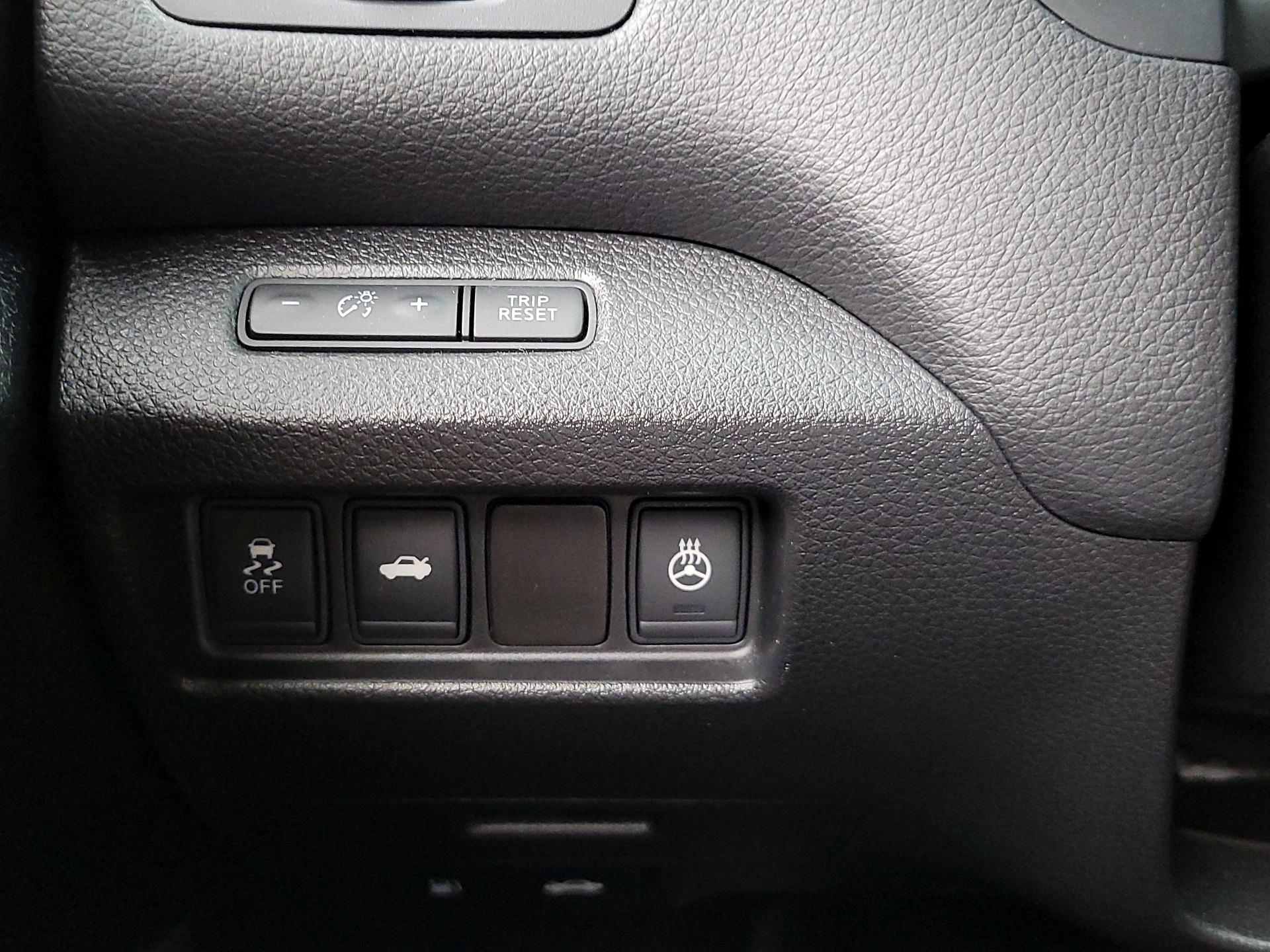 Thumbnail: 2015 Nissan Altima - 13
