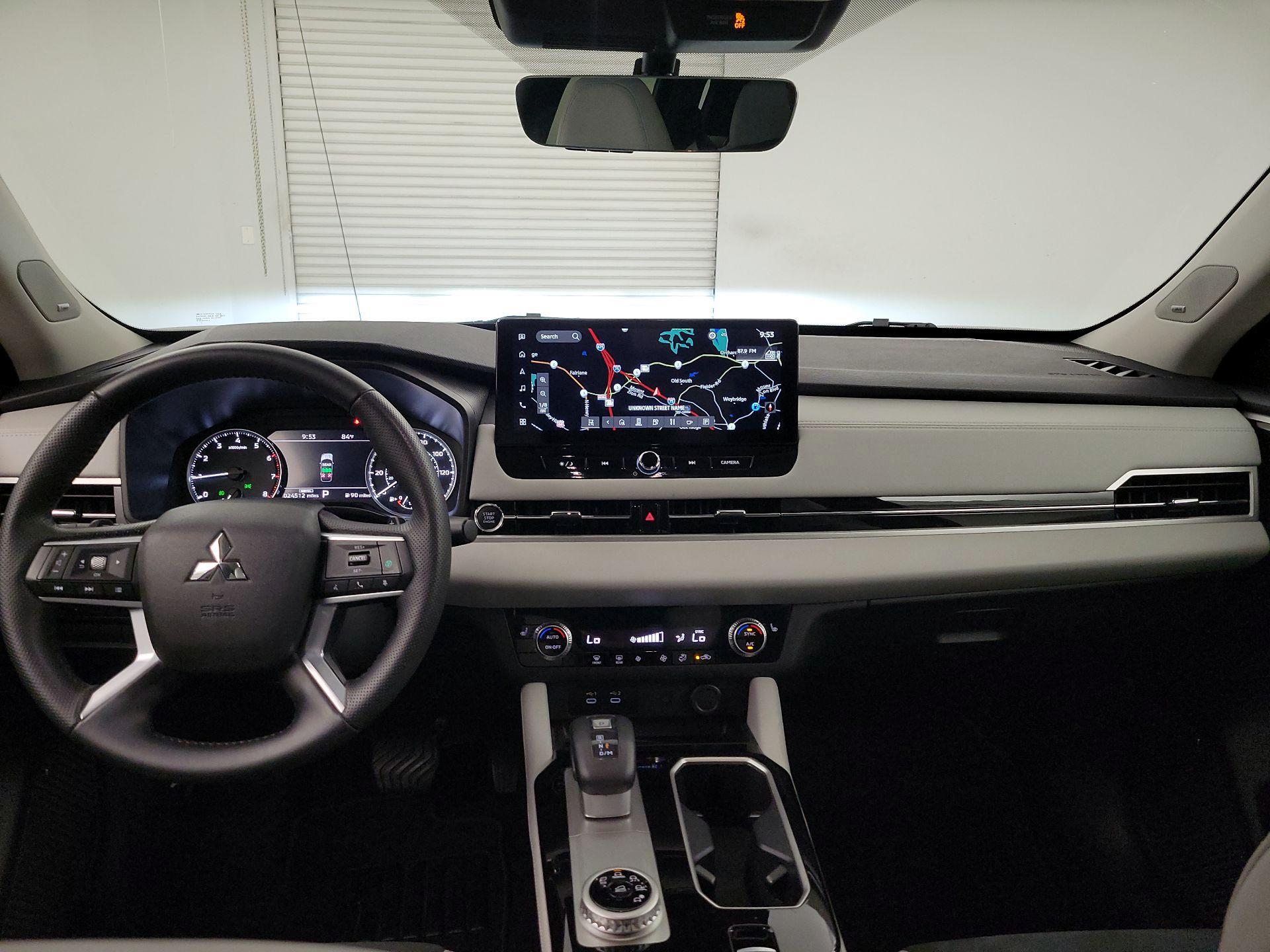 Thumbnail: 2025 Mitsubishi Outlander - 9