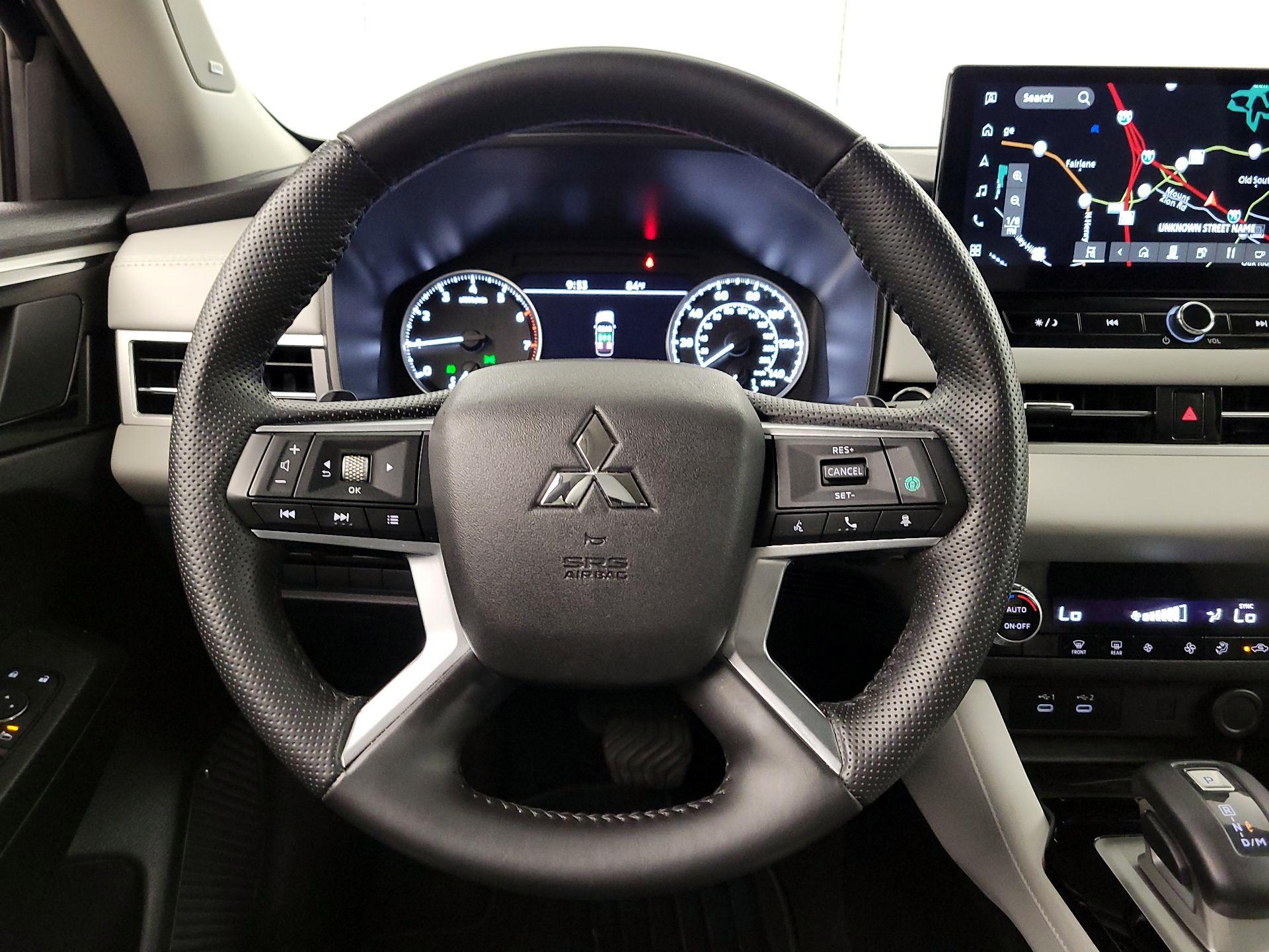 Thumbnail: 2025 Mitsubishi Outlander - 10