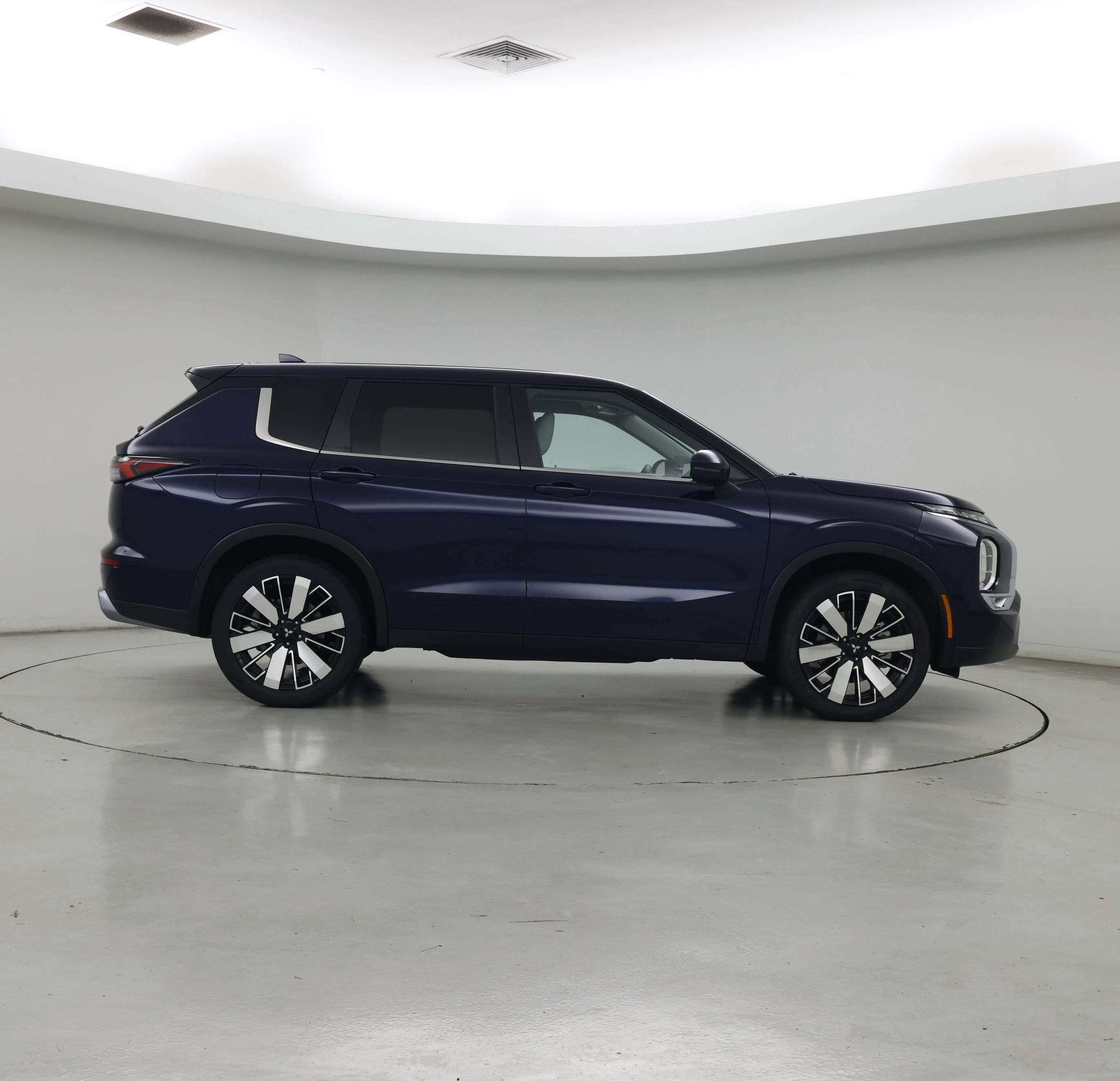 Thumbnail: 2025 Mitsubishi Outlander - 7
