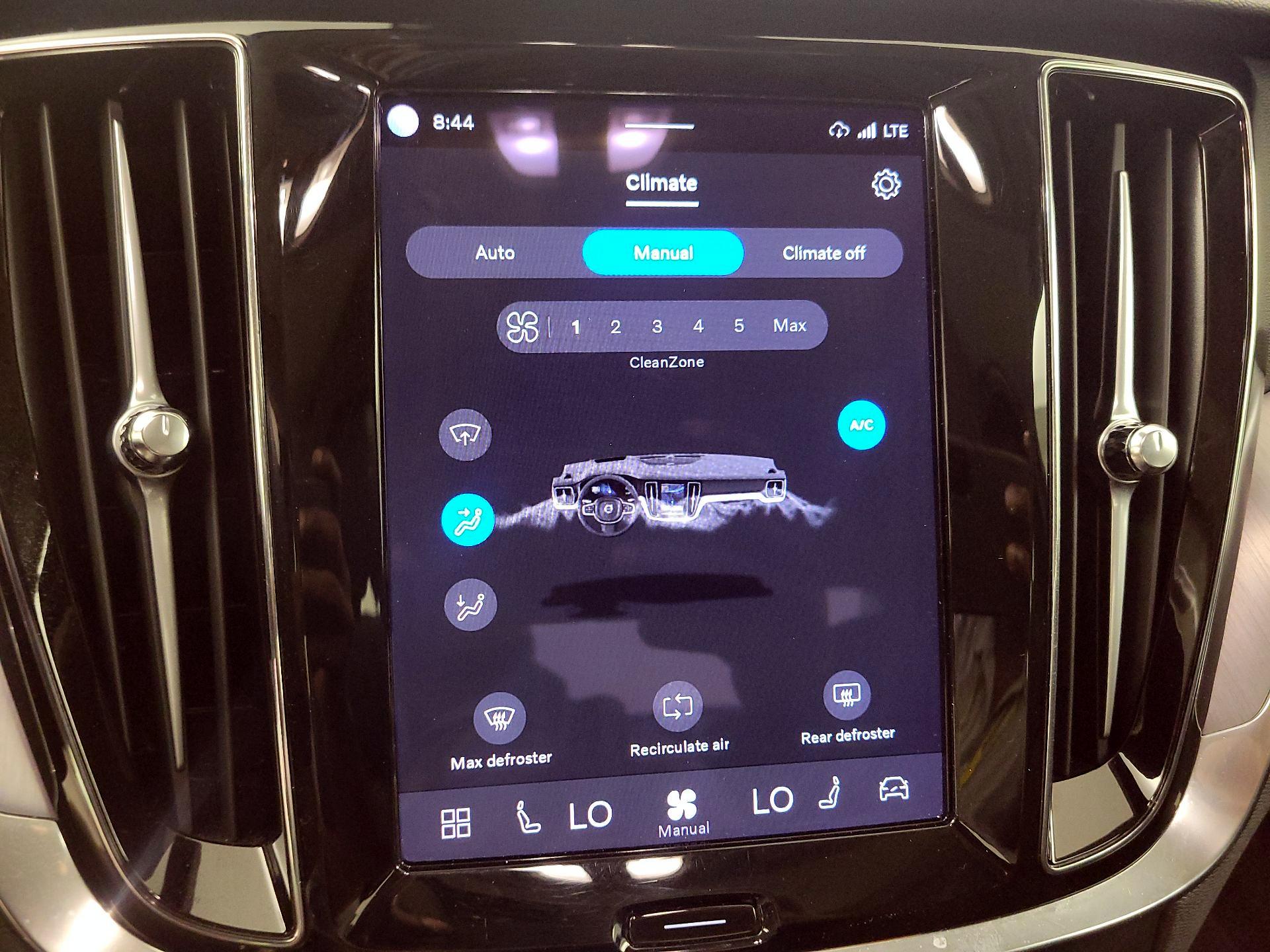 Thumbnail: 2024 Volvo S60 - 16
