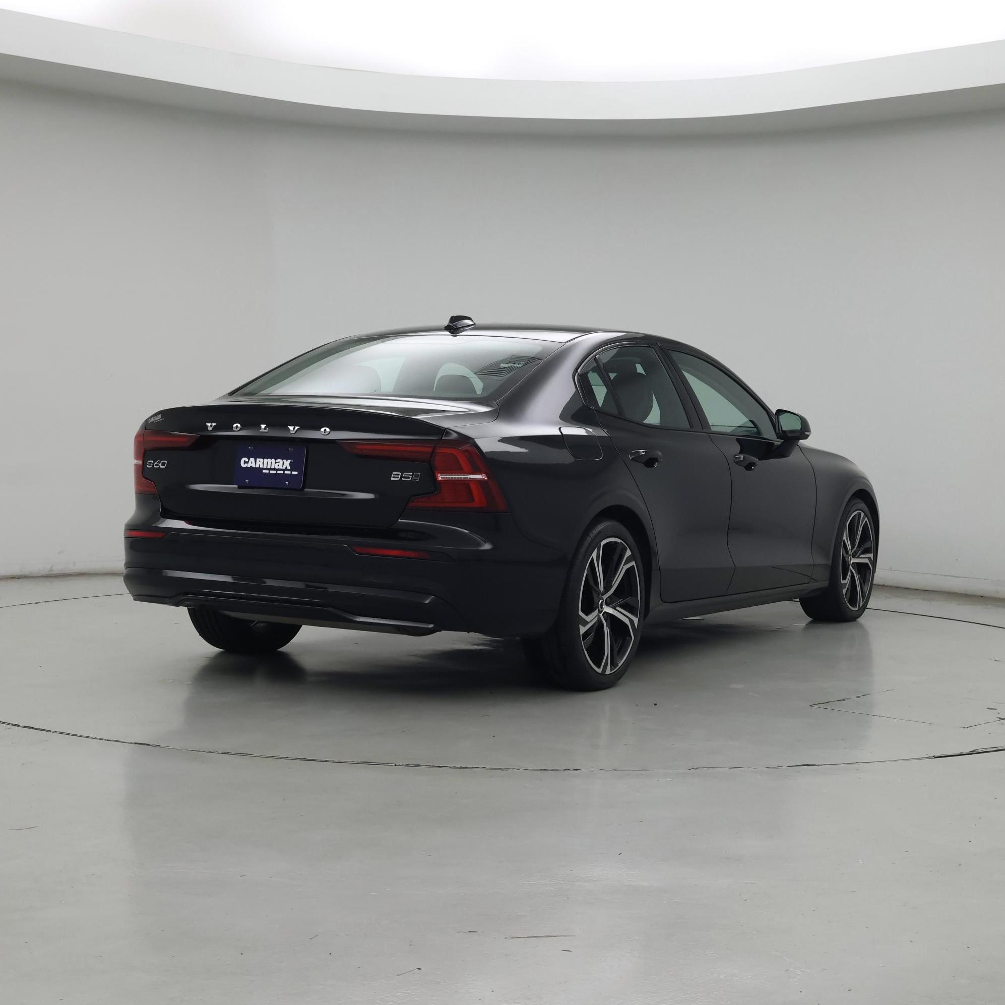 Thumbnail: 2024 Volvo S60 - 8