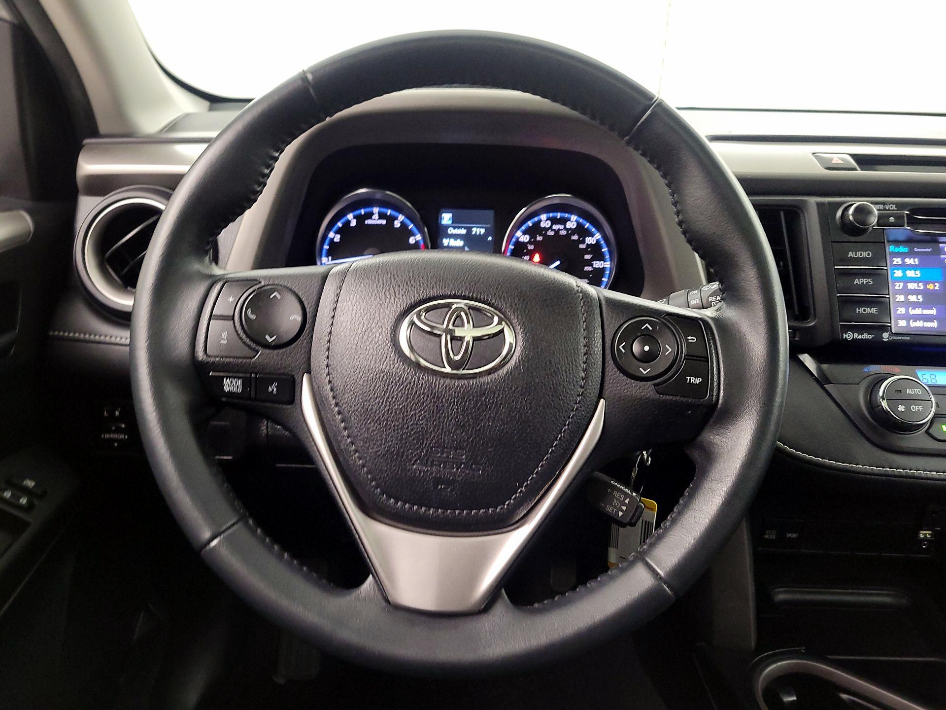 Thumbnail: 2016 Toyota RAV4 - 10