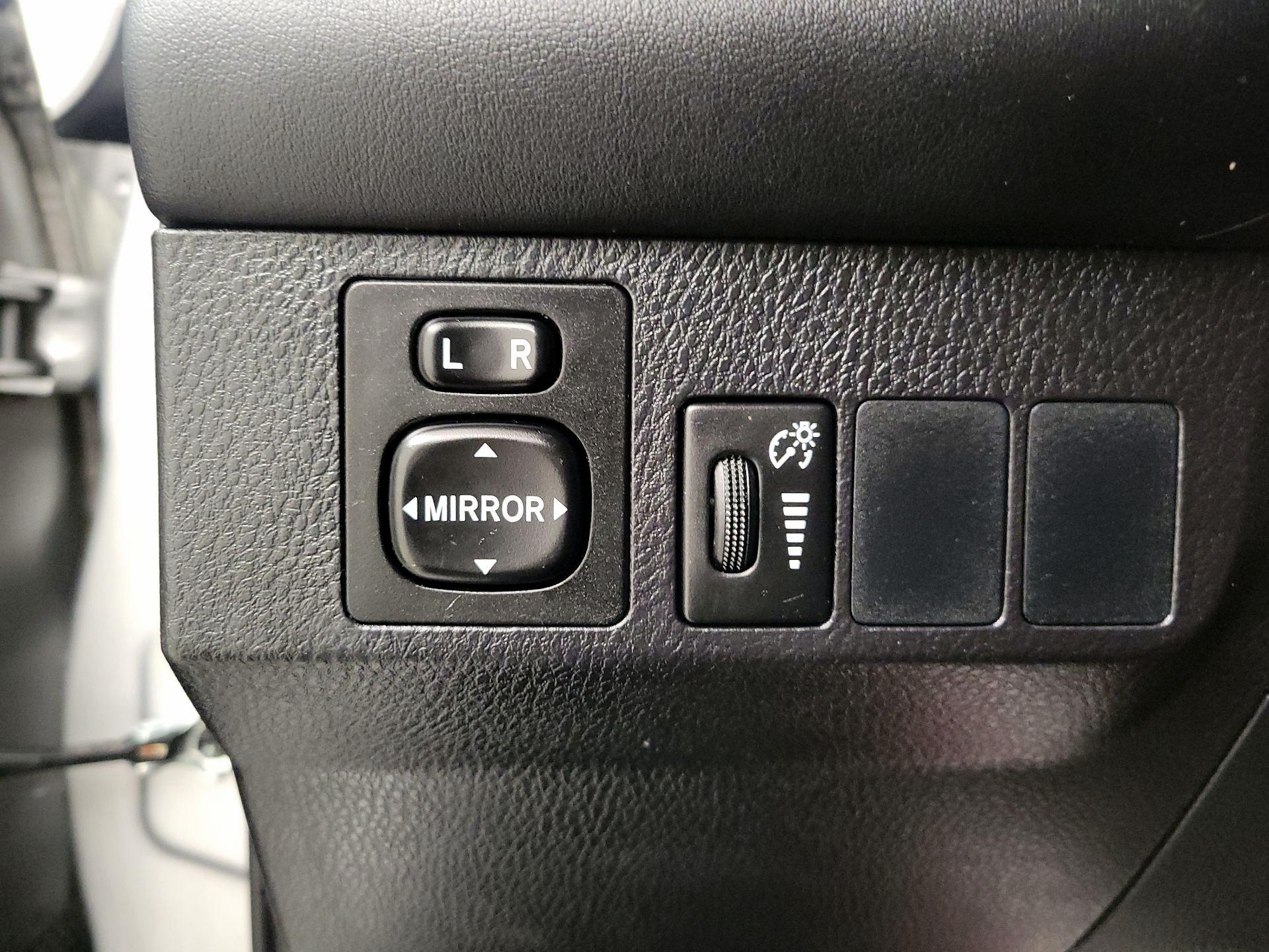 Thumbnail: 2016 Toyota RAV4 - 13