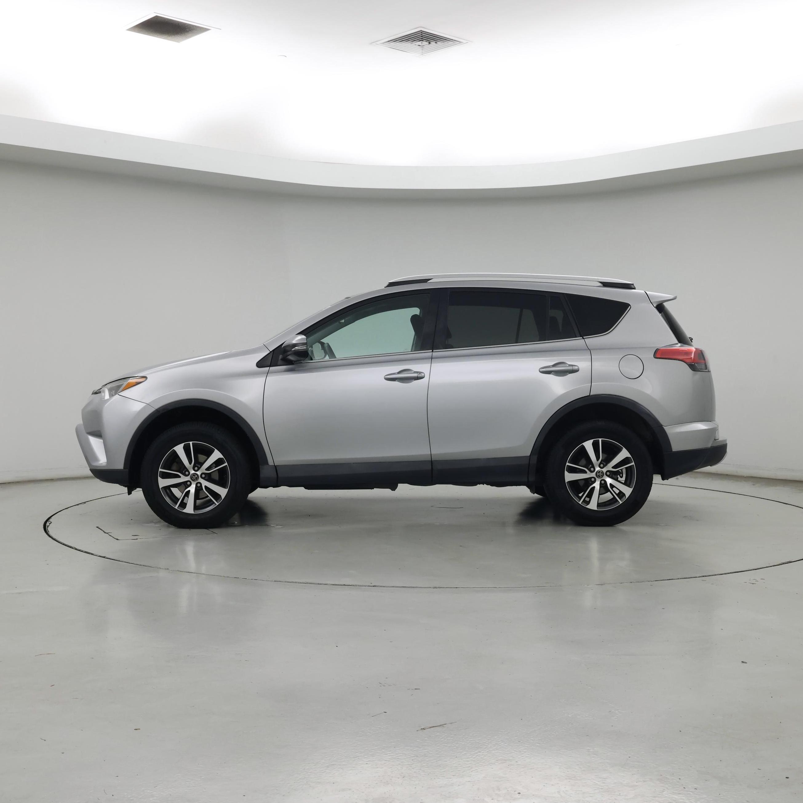 Thumbnail: 2016 Toyota RAV4 - 3