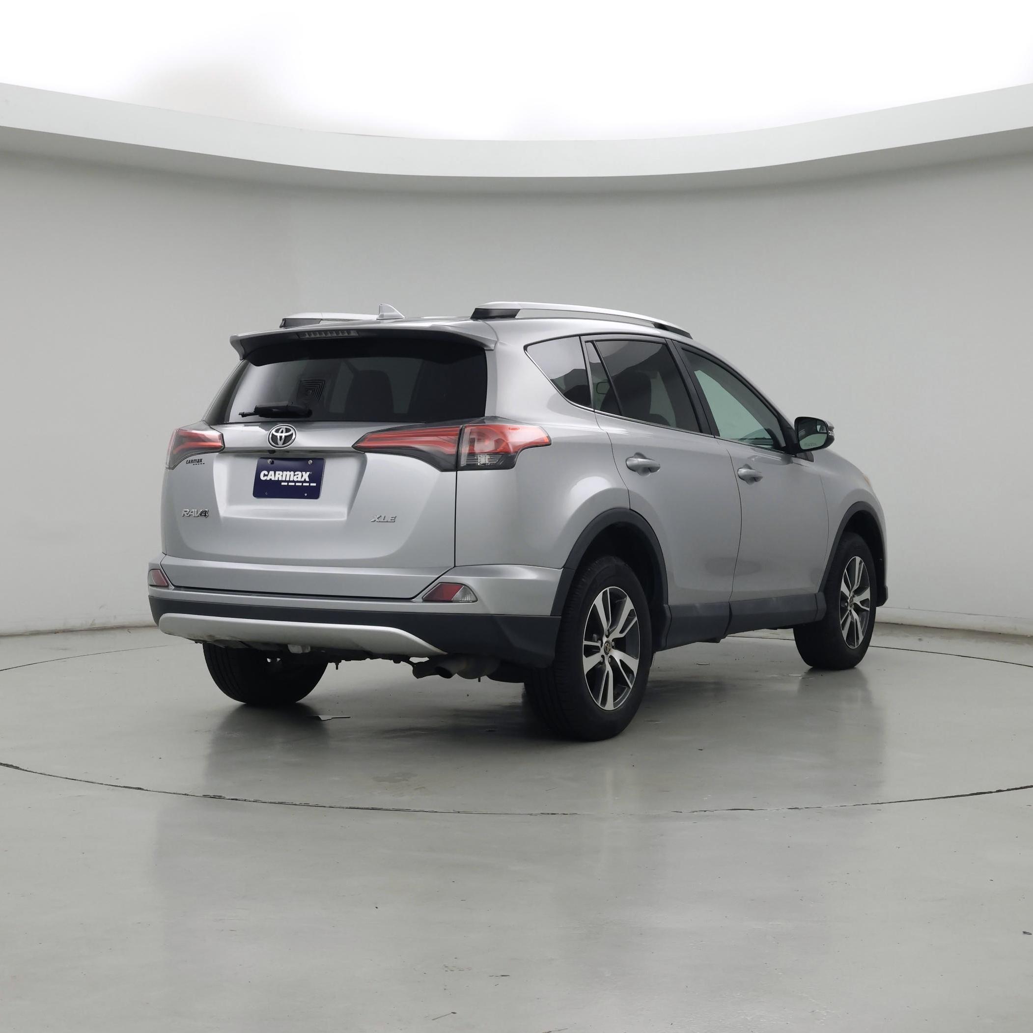 Thumbnail: 2016 Toyota RAV4 - 8