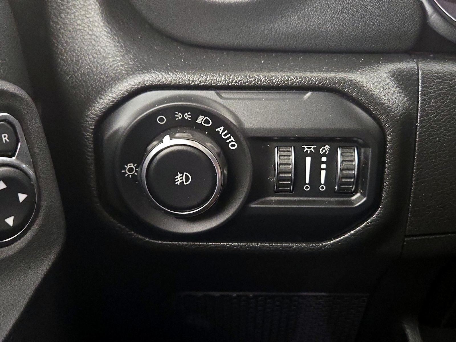 2022 Jeep Wrangler Unlimited Sahara - Photo 14