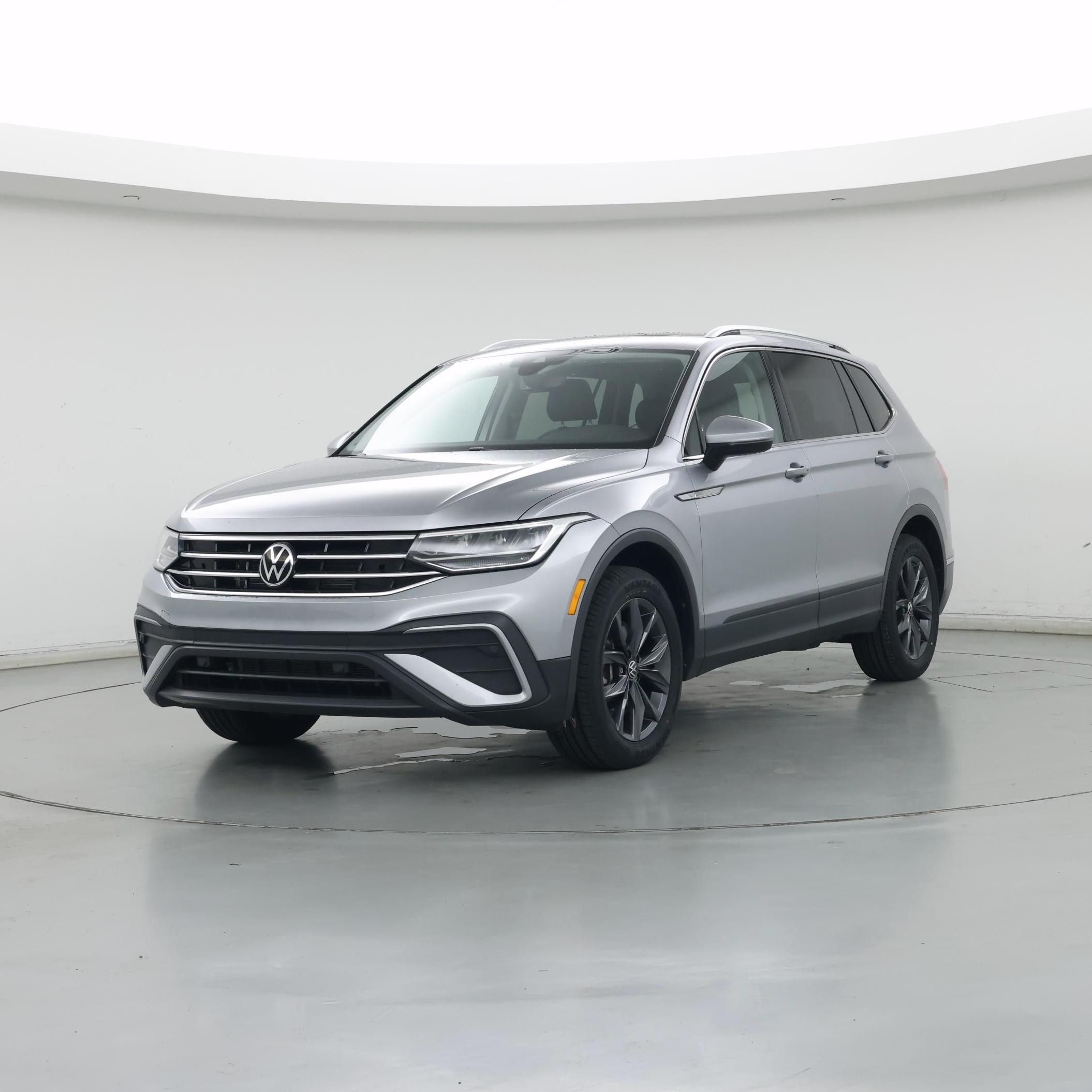 Thumbnail: 2023 Volkswagen Tiguan - 4