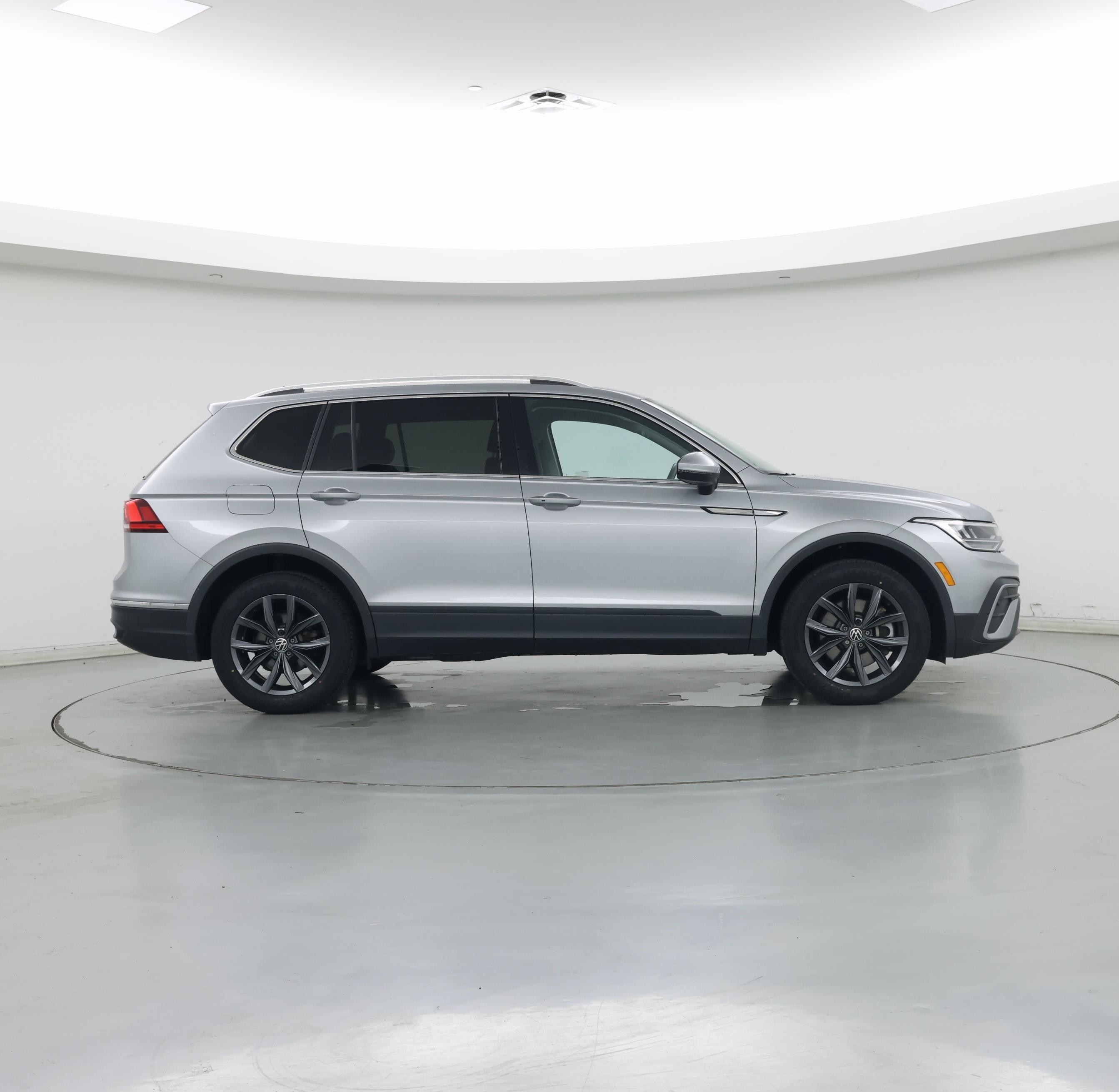 Thumbnail: 2023 Volkswagen Tiguan - 7