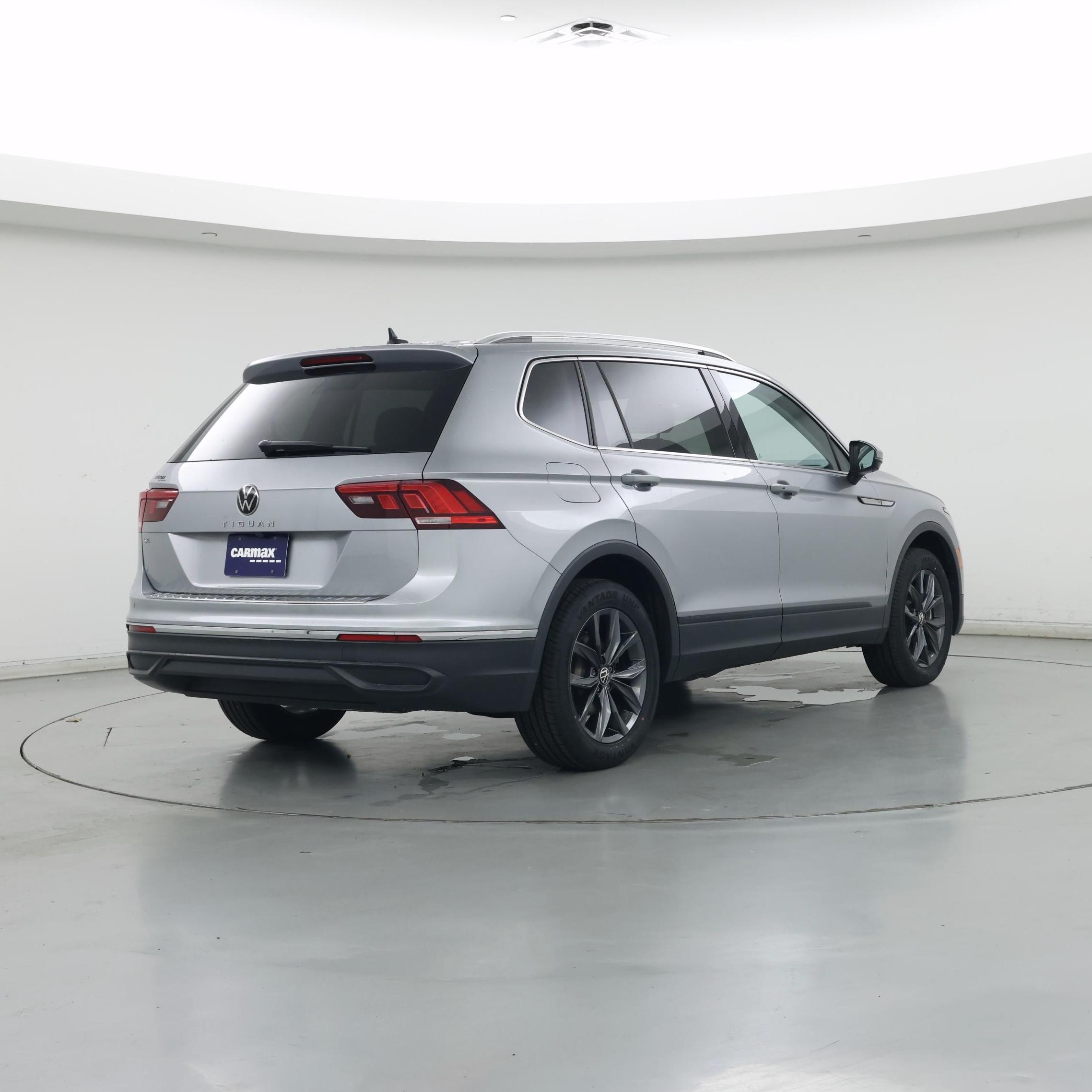 Thumbnail: 2023 Volkswagen Tiguan - 8