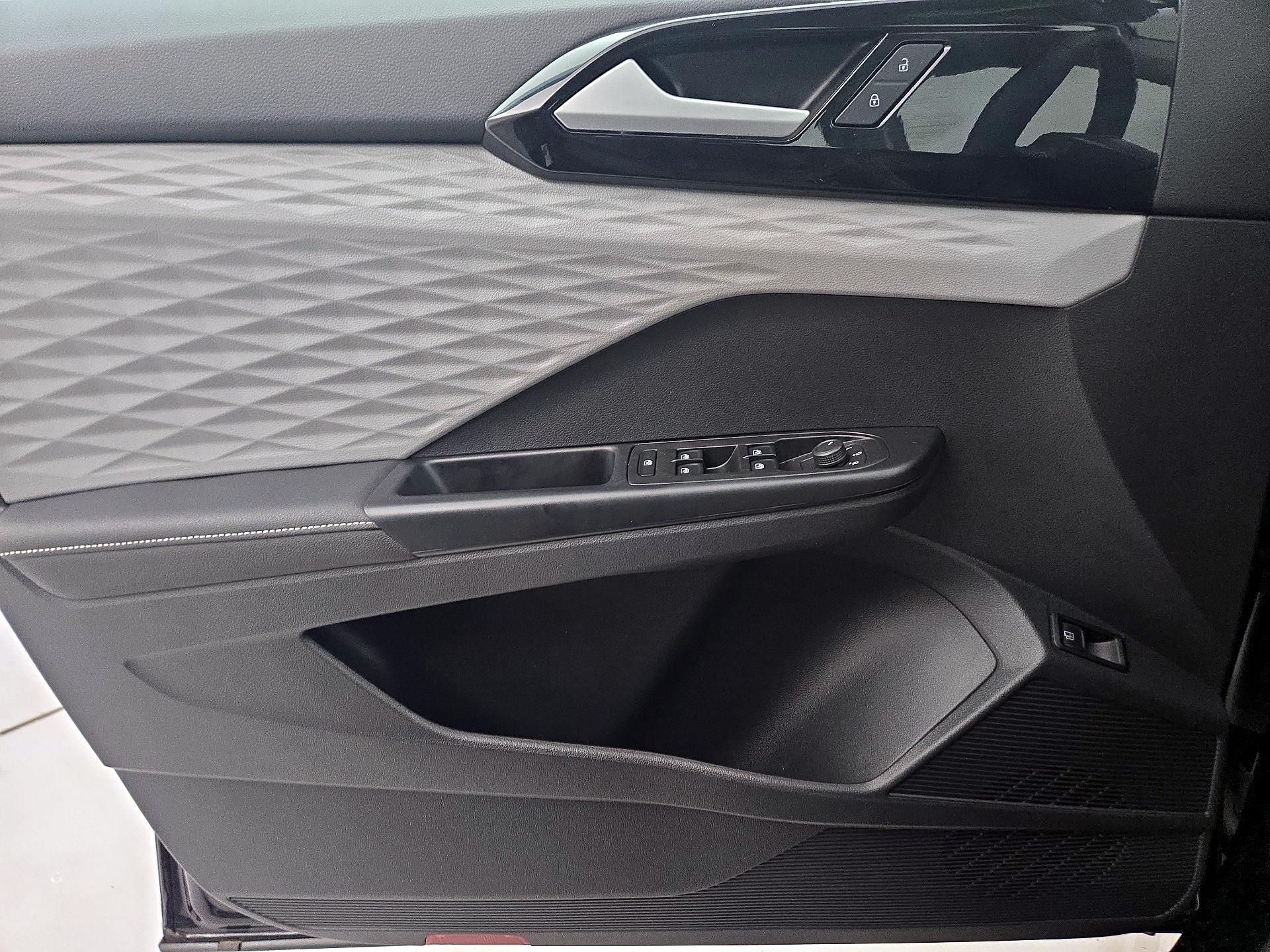 Thumbnail: 2024 Volkswagen Taos - 10