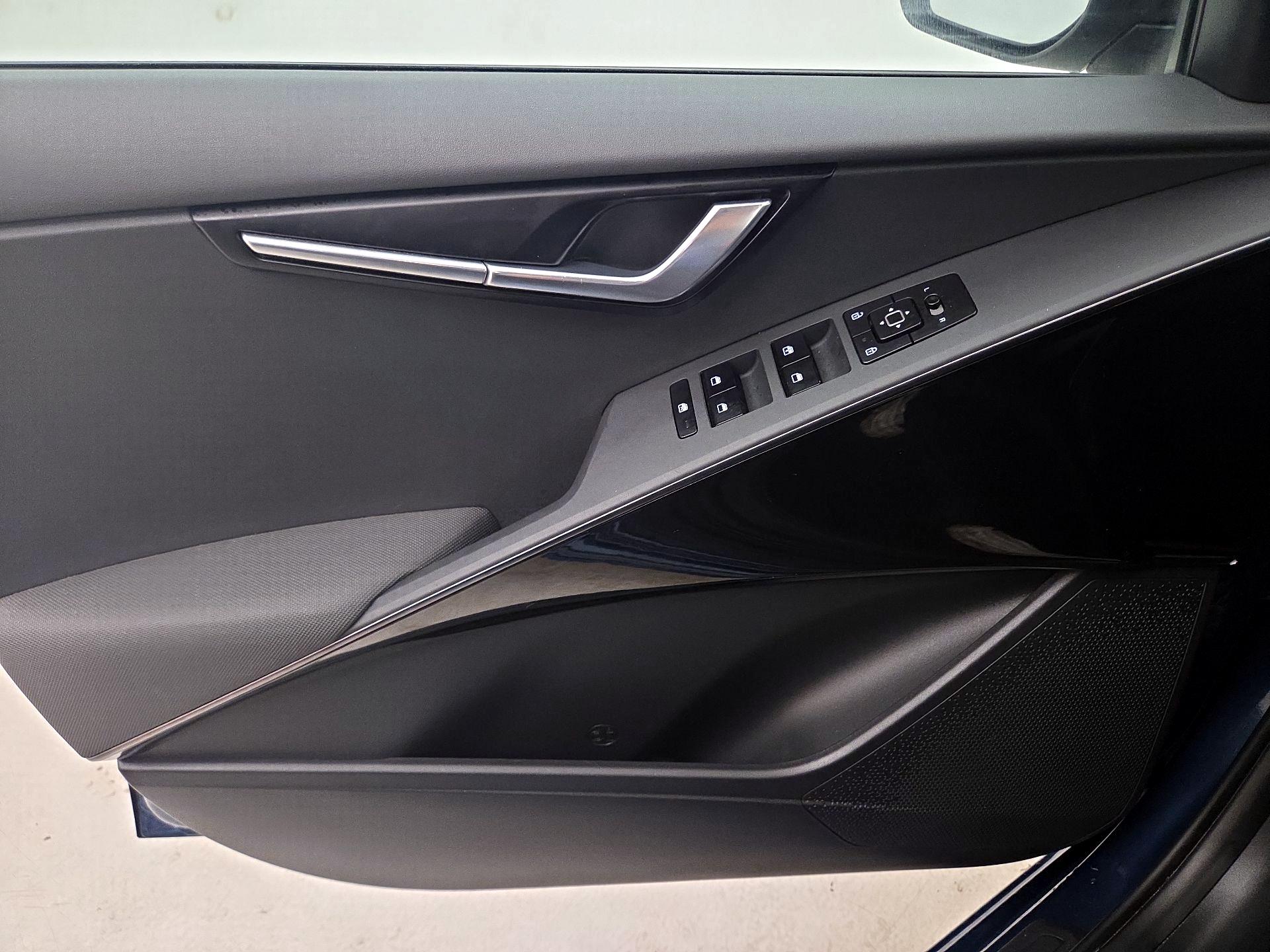 Thumbnail: 2024 Kia Niro - 12