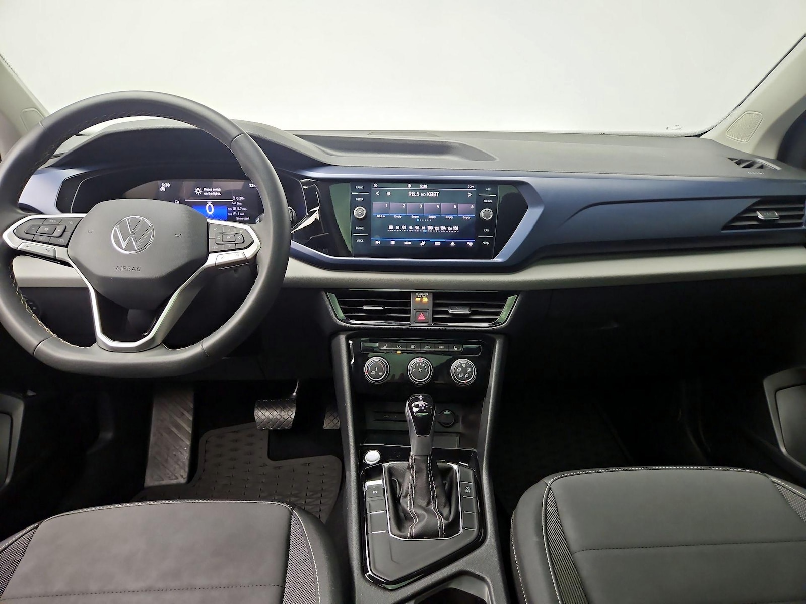 2023 Volkswagen Taos SE - Photo 10