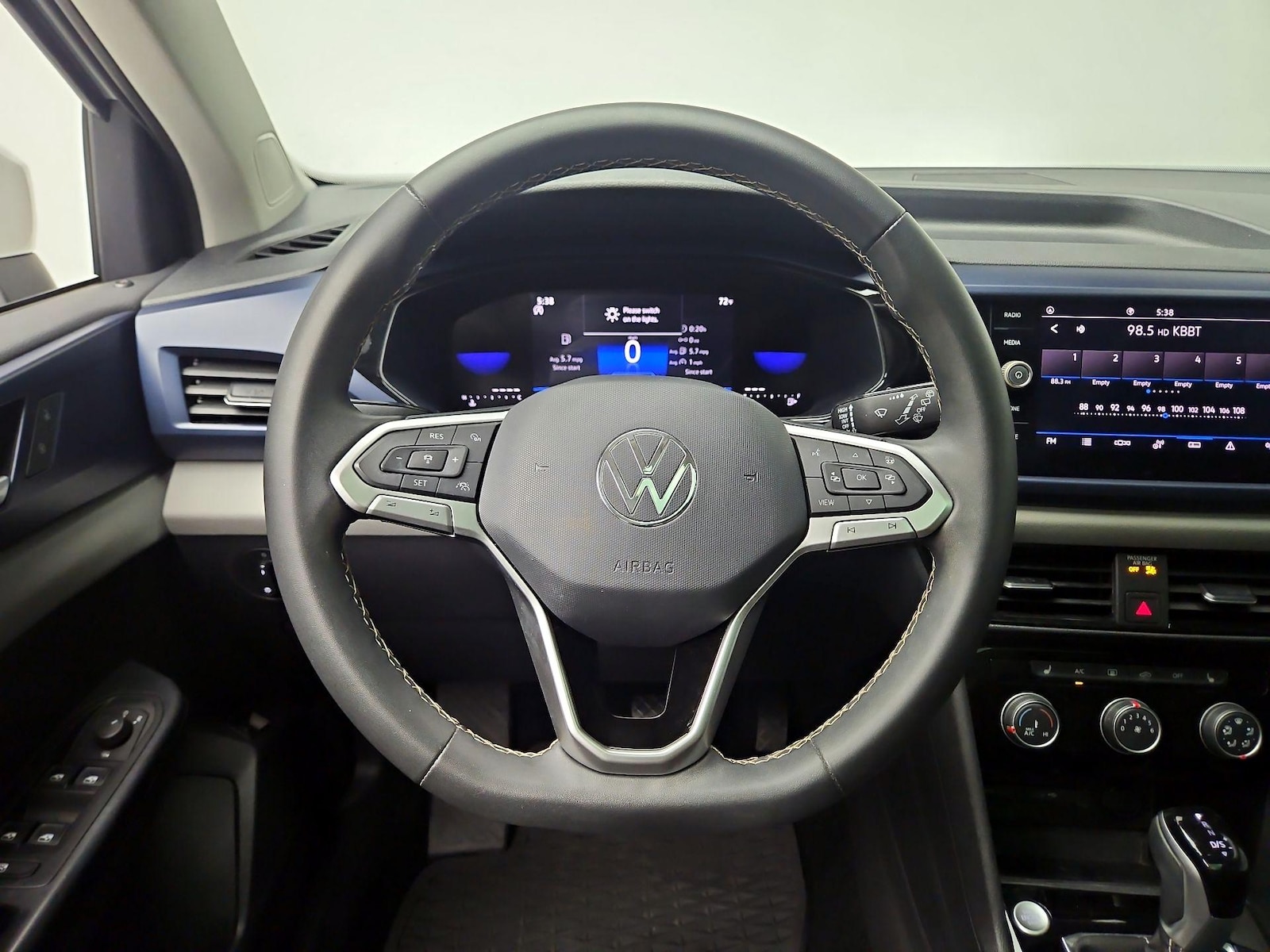 2023 Volkswagen Taos SE - Photo 11