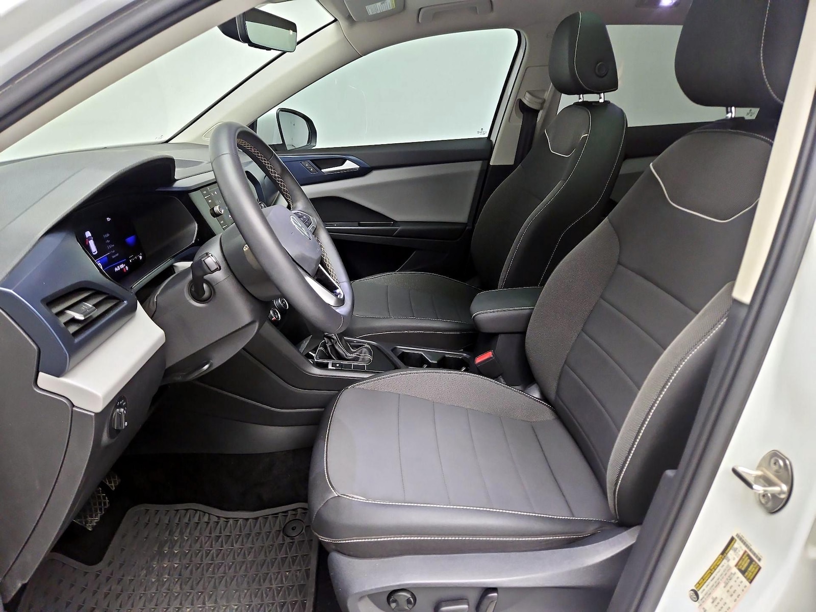 2023 Volkswagen Taos SE - Photo 12