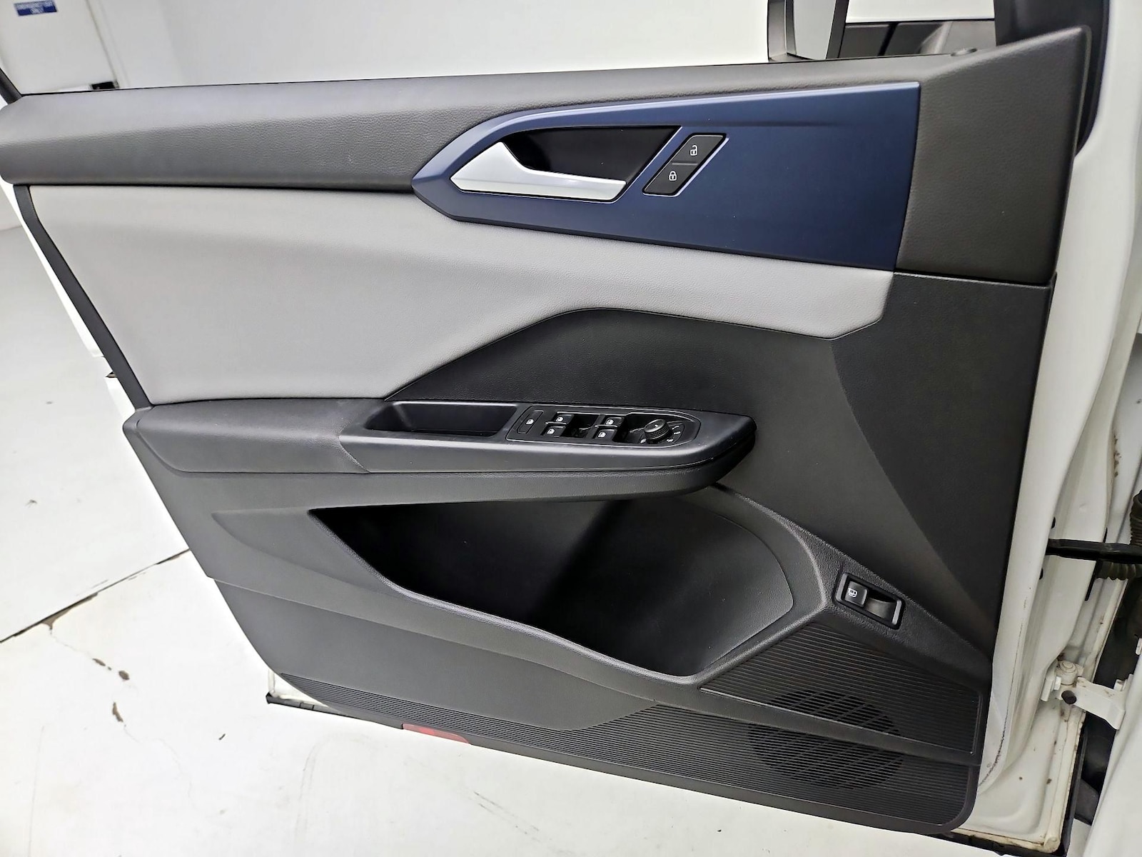 2023 Volkswagen Taos SE - Photo 13