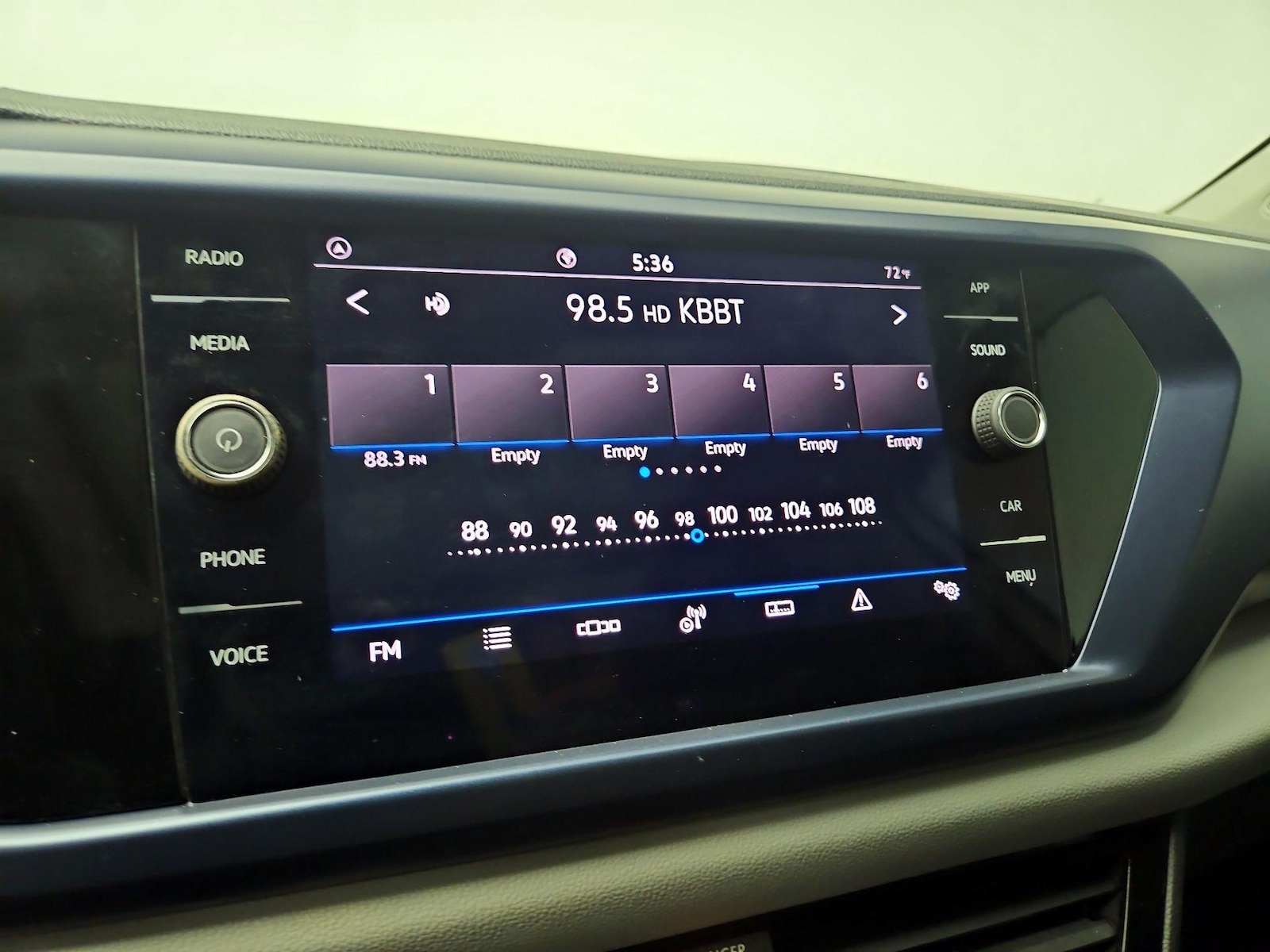 2023 Volkswagen Taos SE - Photo 16