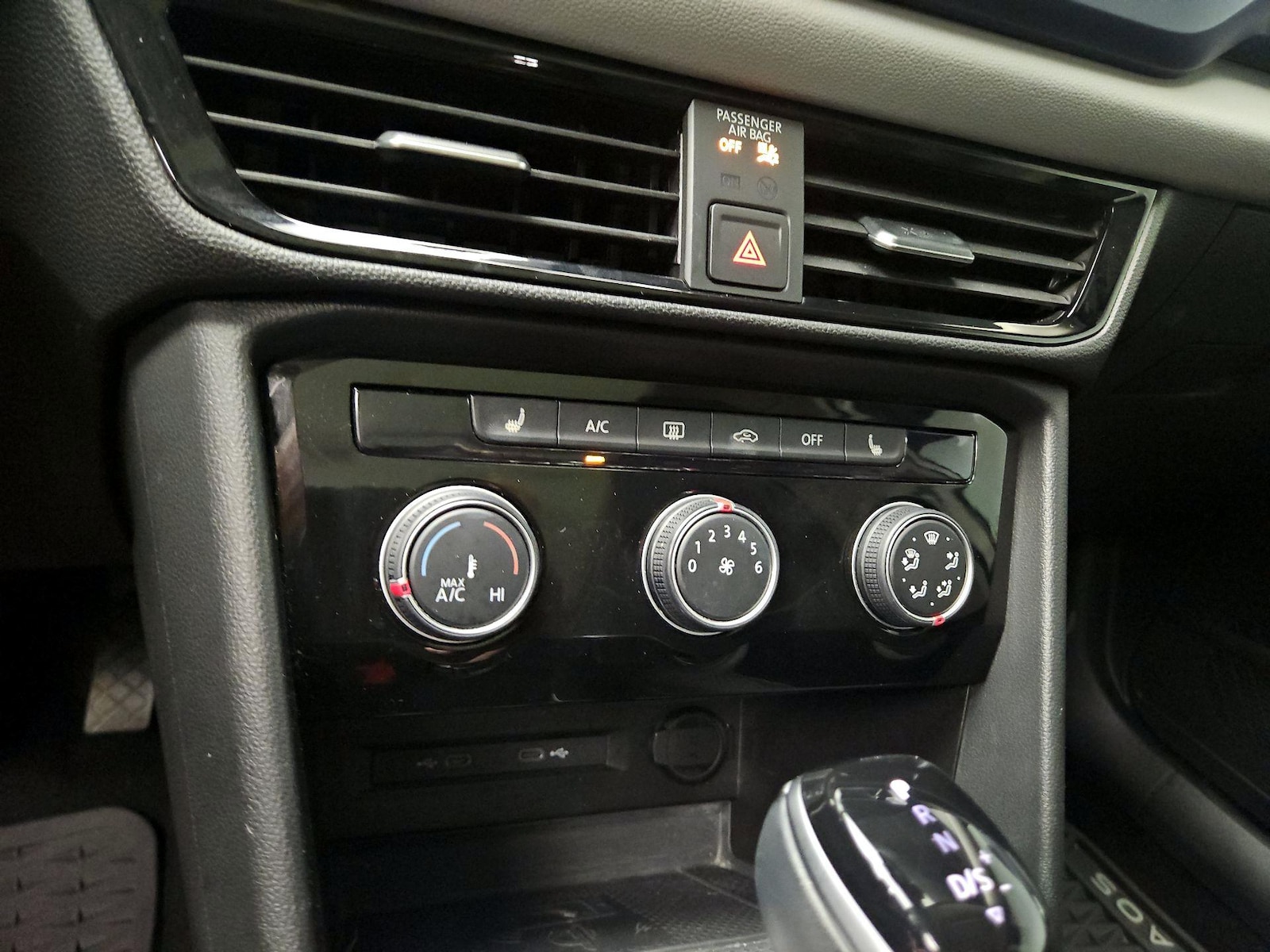 2023 Volkswagen Taos SE - Photo 17