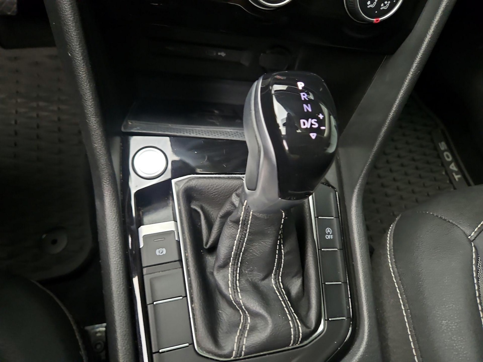 2023 Volkswagen Taos SE - Photo 18