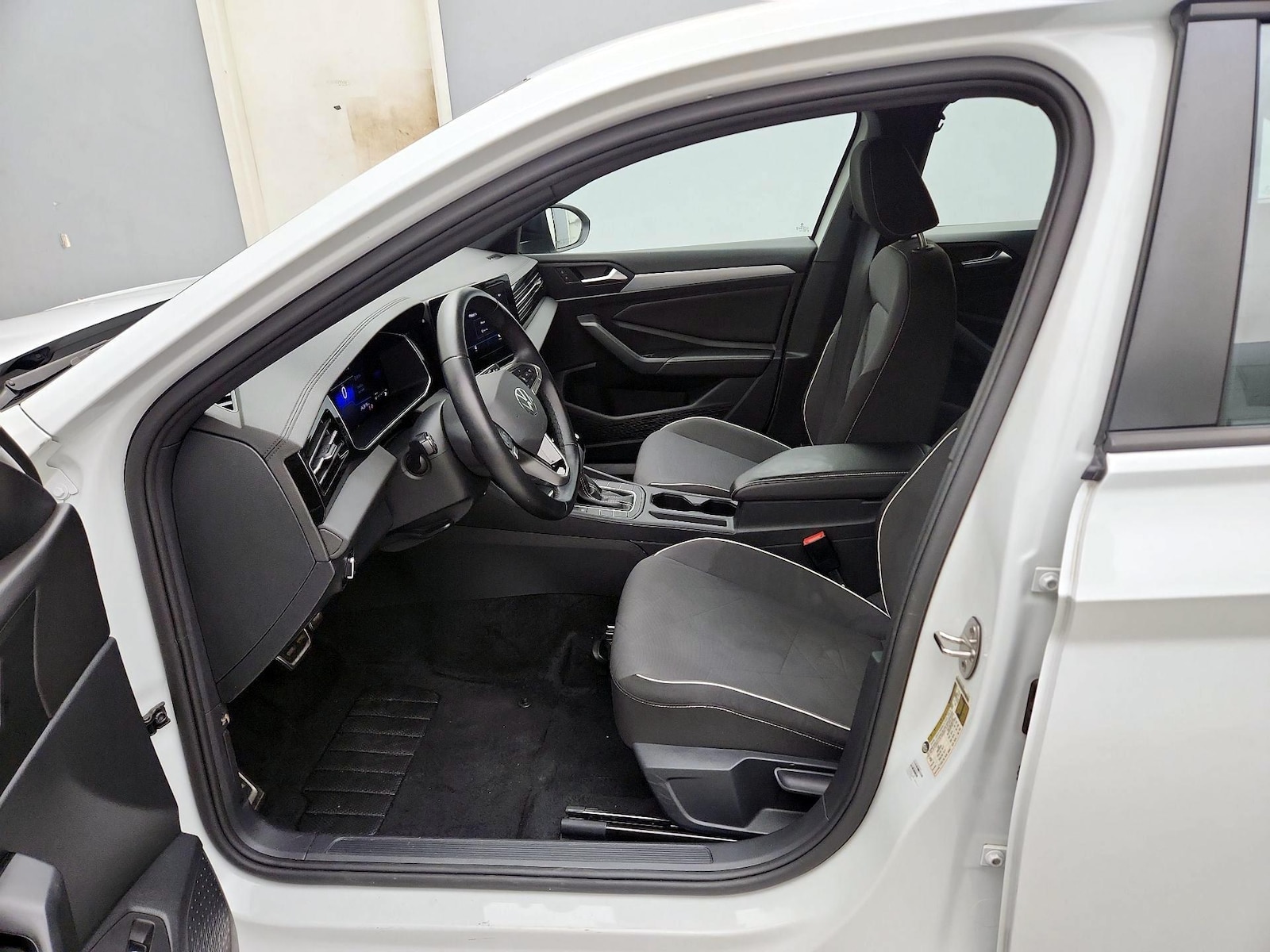 2025 Volkswagen Jetta Sport - Photo 12