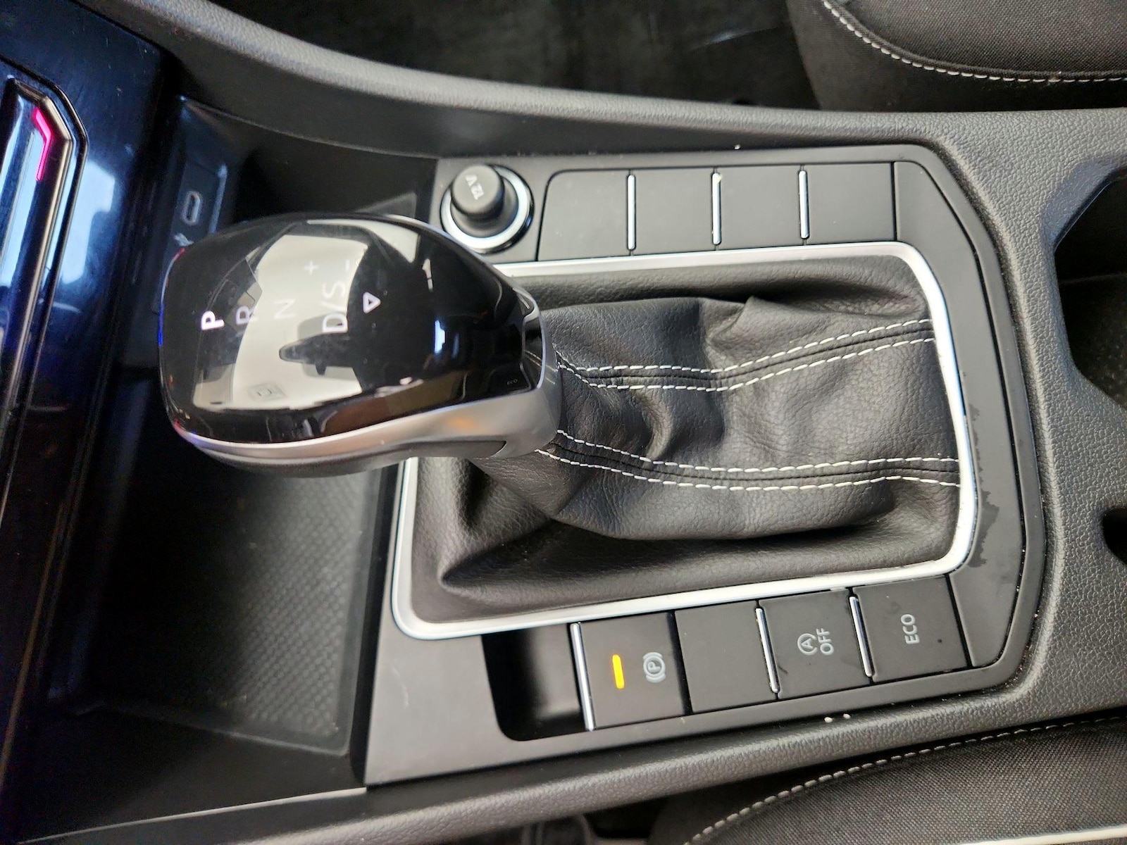 2025 Volkswagen Jetta Sport - Photo 18