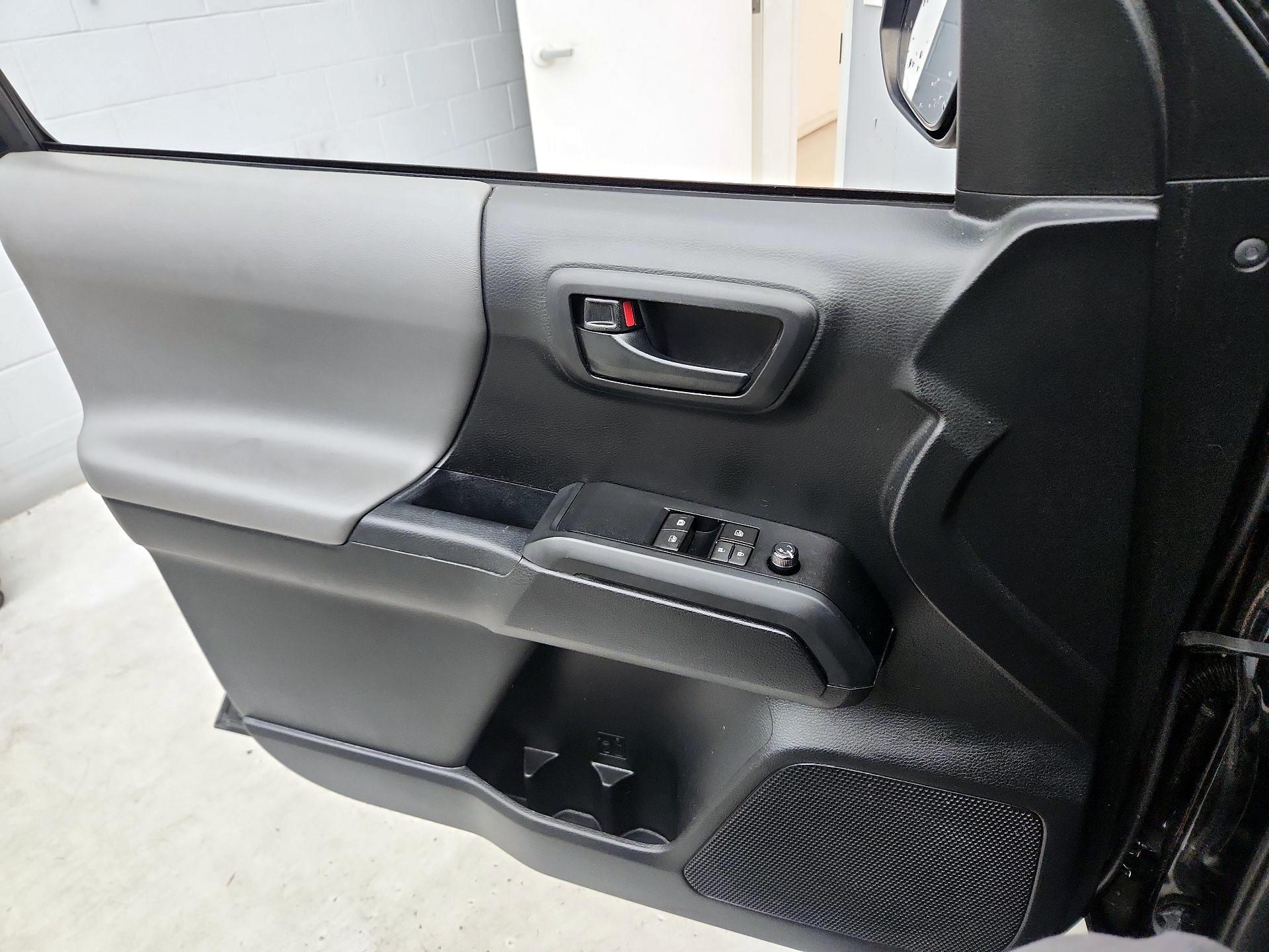 Thumbnail: 2019 Toyota Tacoma - 12
