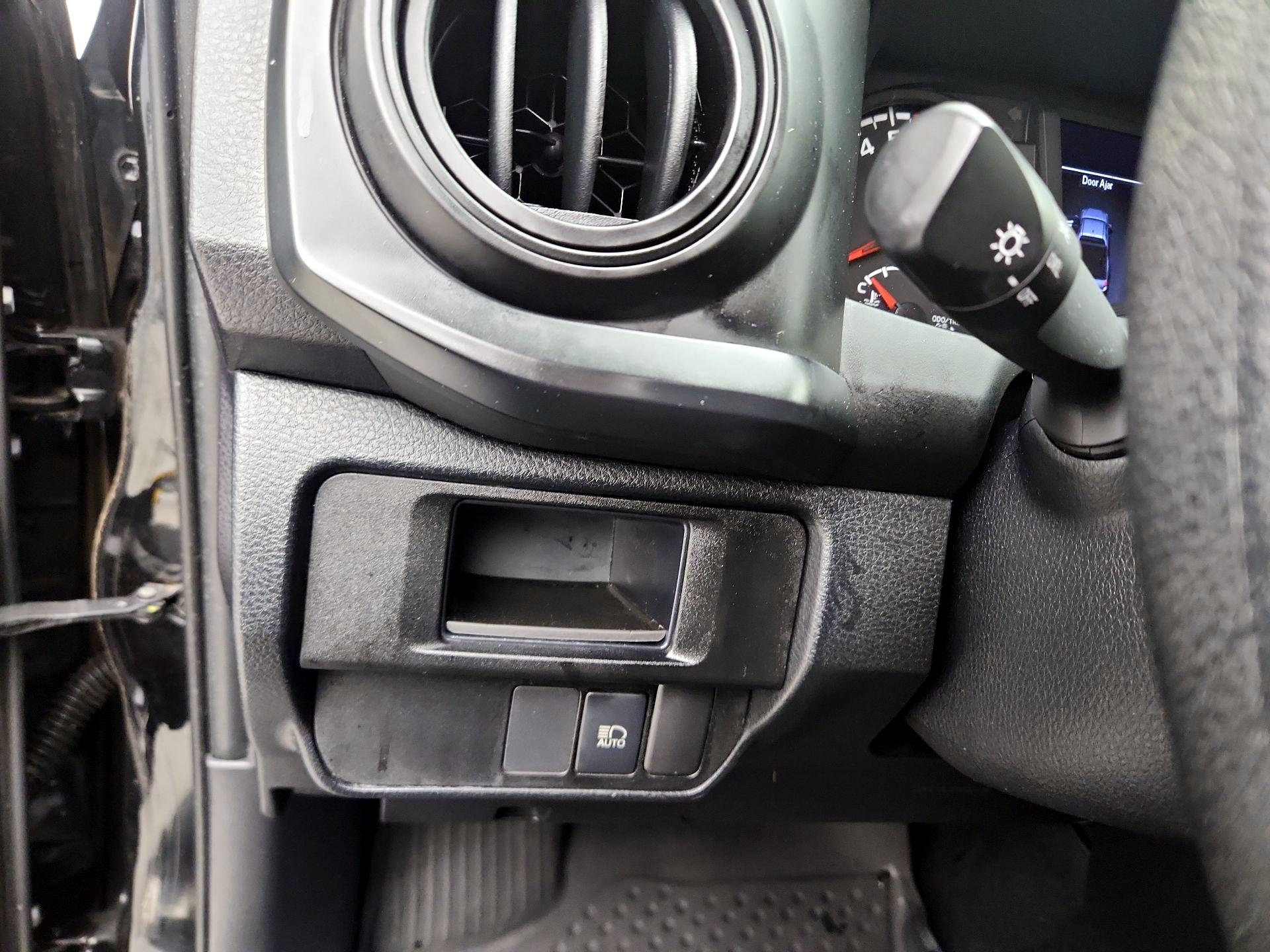 Thumbnail: 2019 Toyota Tacoma - 13