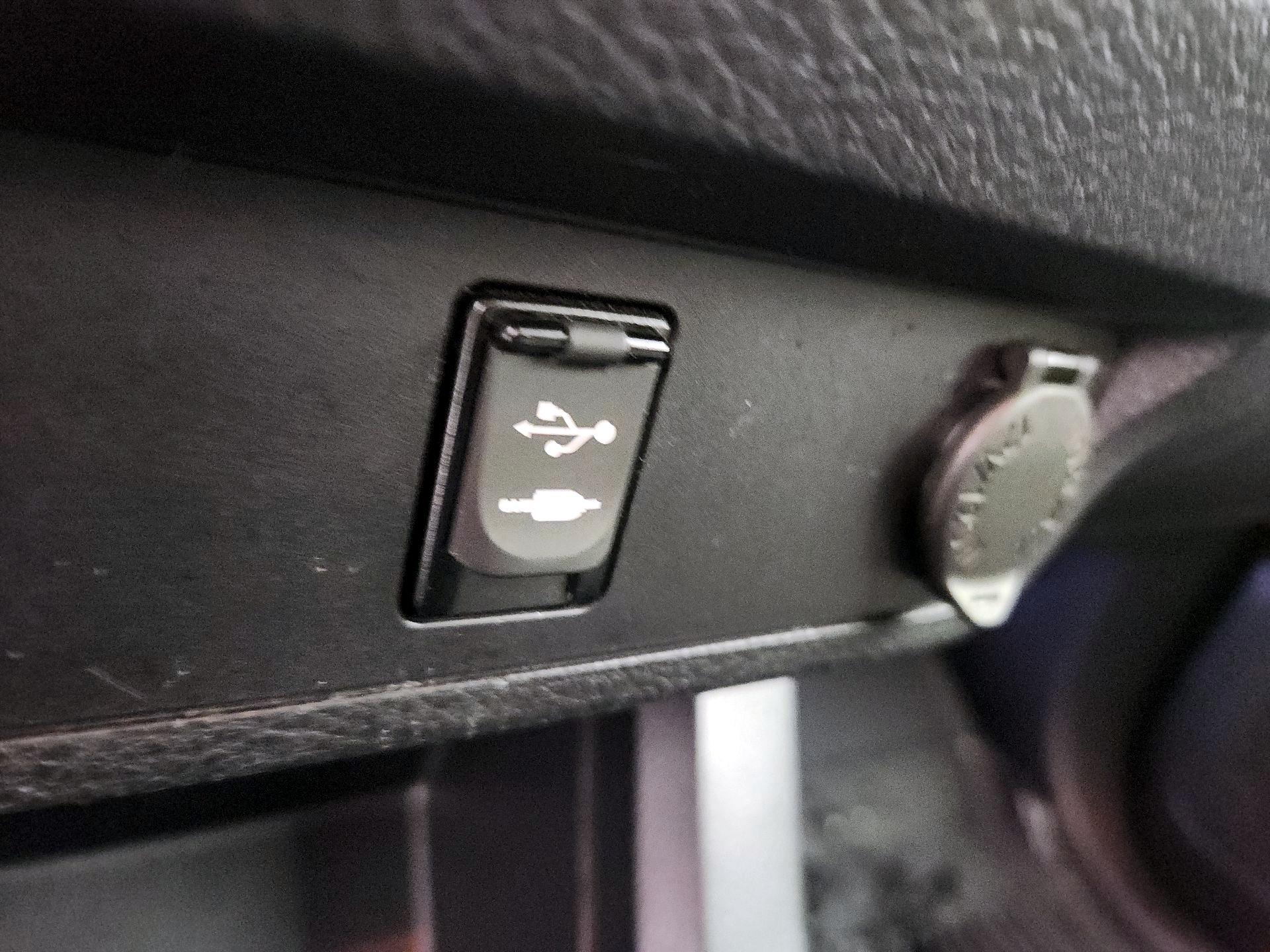 Thumbnail: 2019 Toyota Tacoma - 18