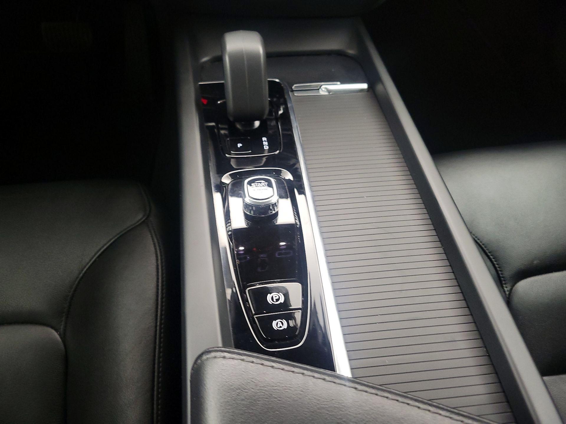 Thumbnail: 2024 Volvo S60 - 17