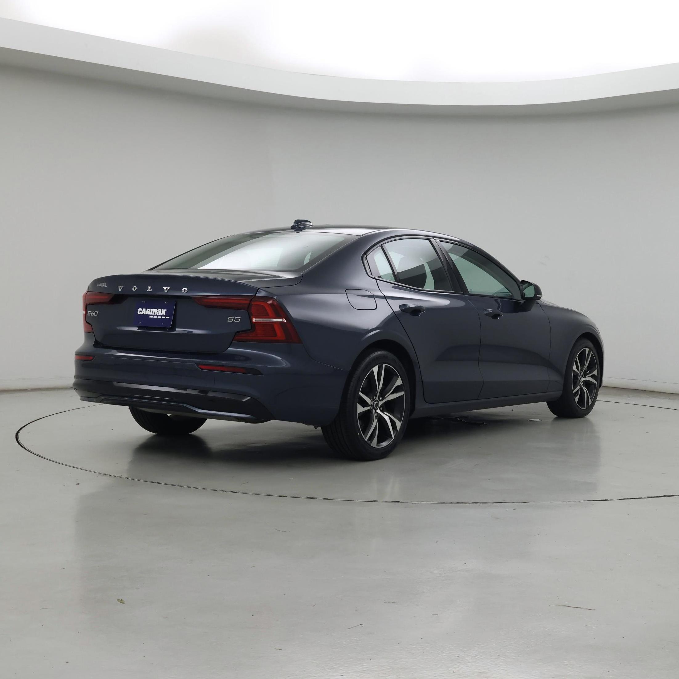 Thumbnail: 2024 Volvo S60 - 8