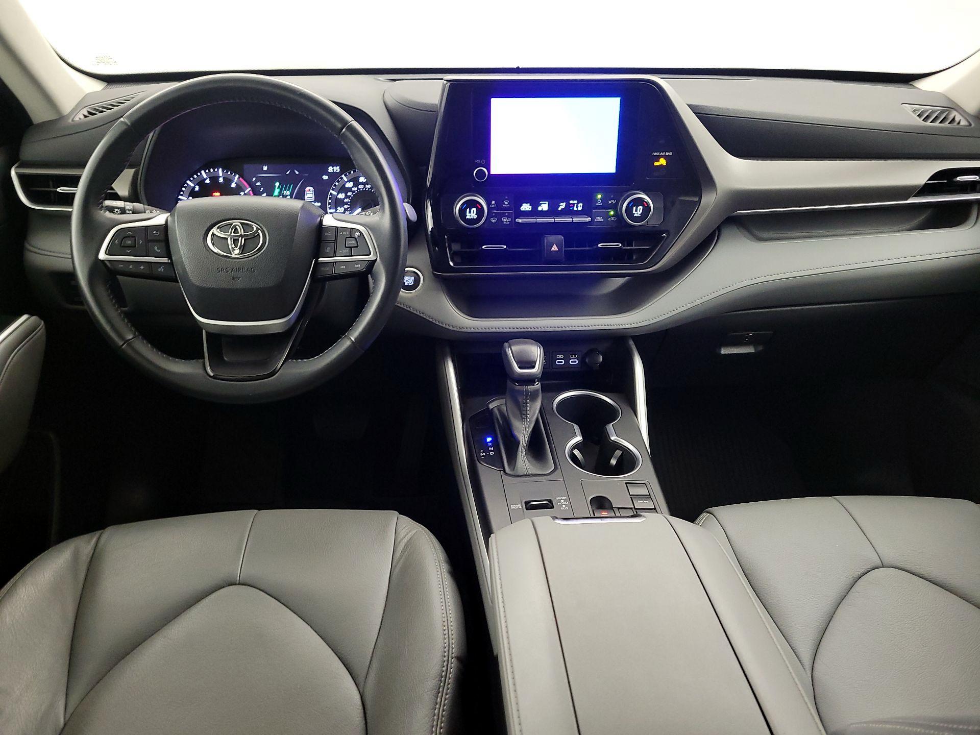 Thumbnail: 2023 Toyota Highlander - 9