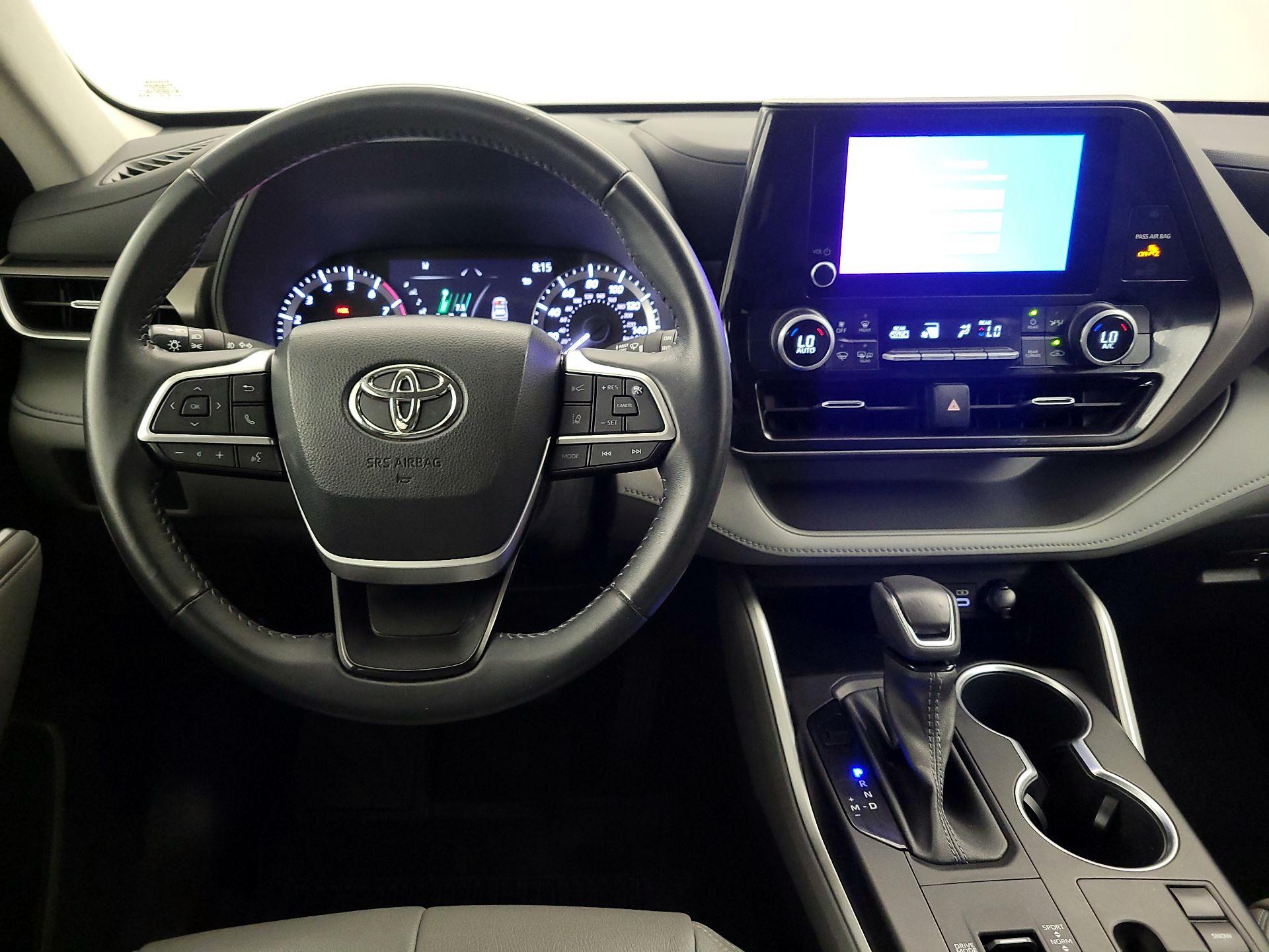Thumbnail: 2023 Toyota Highlander - 10