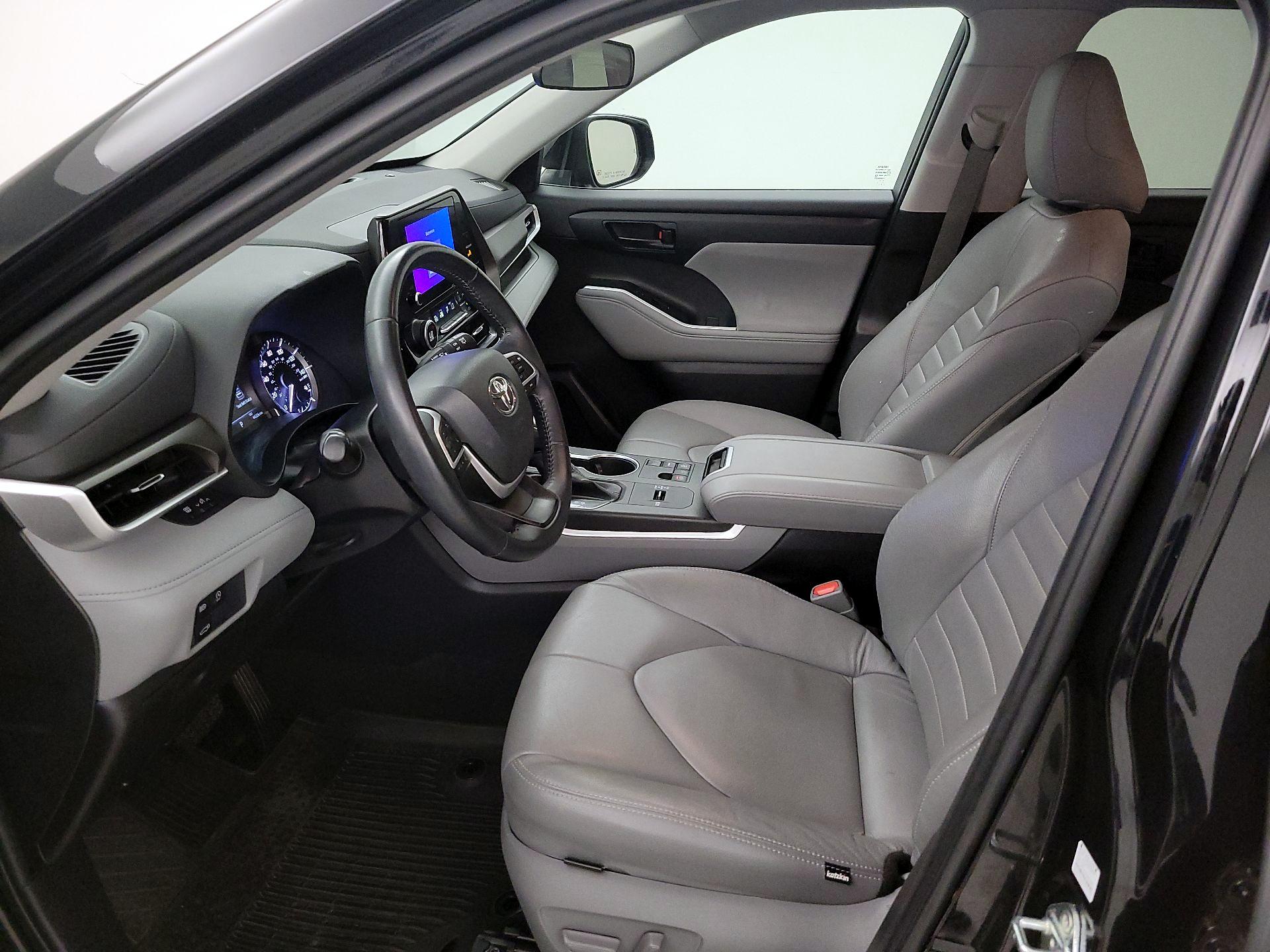 Thumbnail: 2023 Toyota Highlander - 11