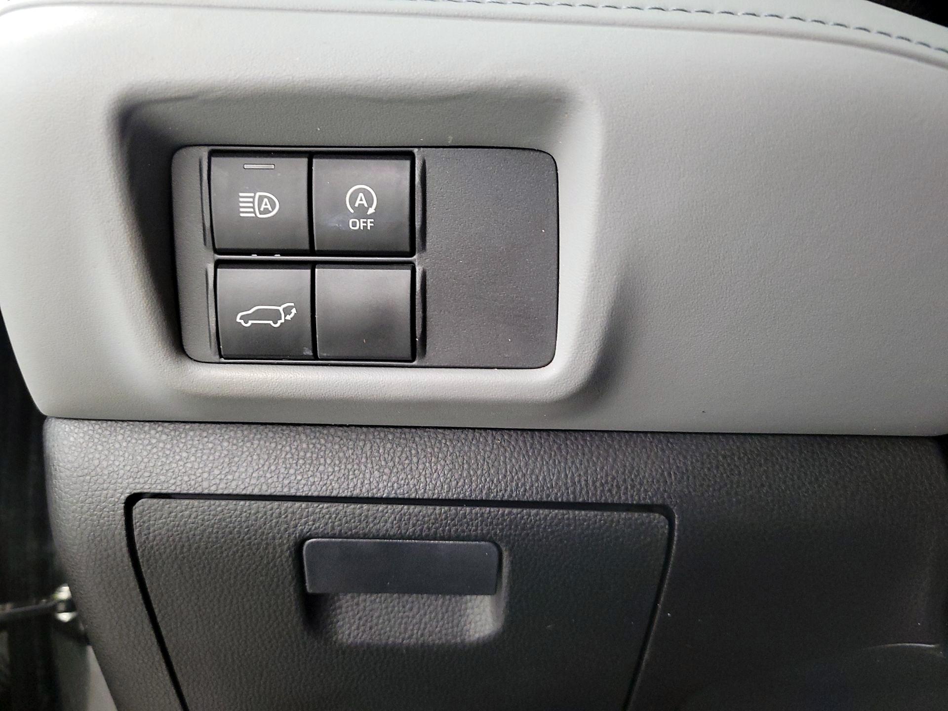 Thumbnail: 2023 Toyota Highlander - 13