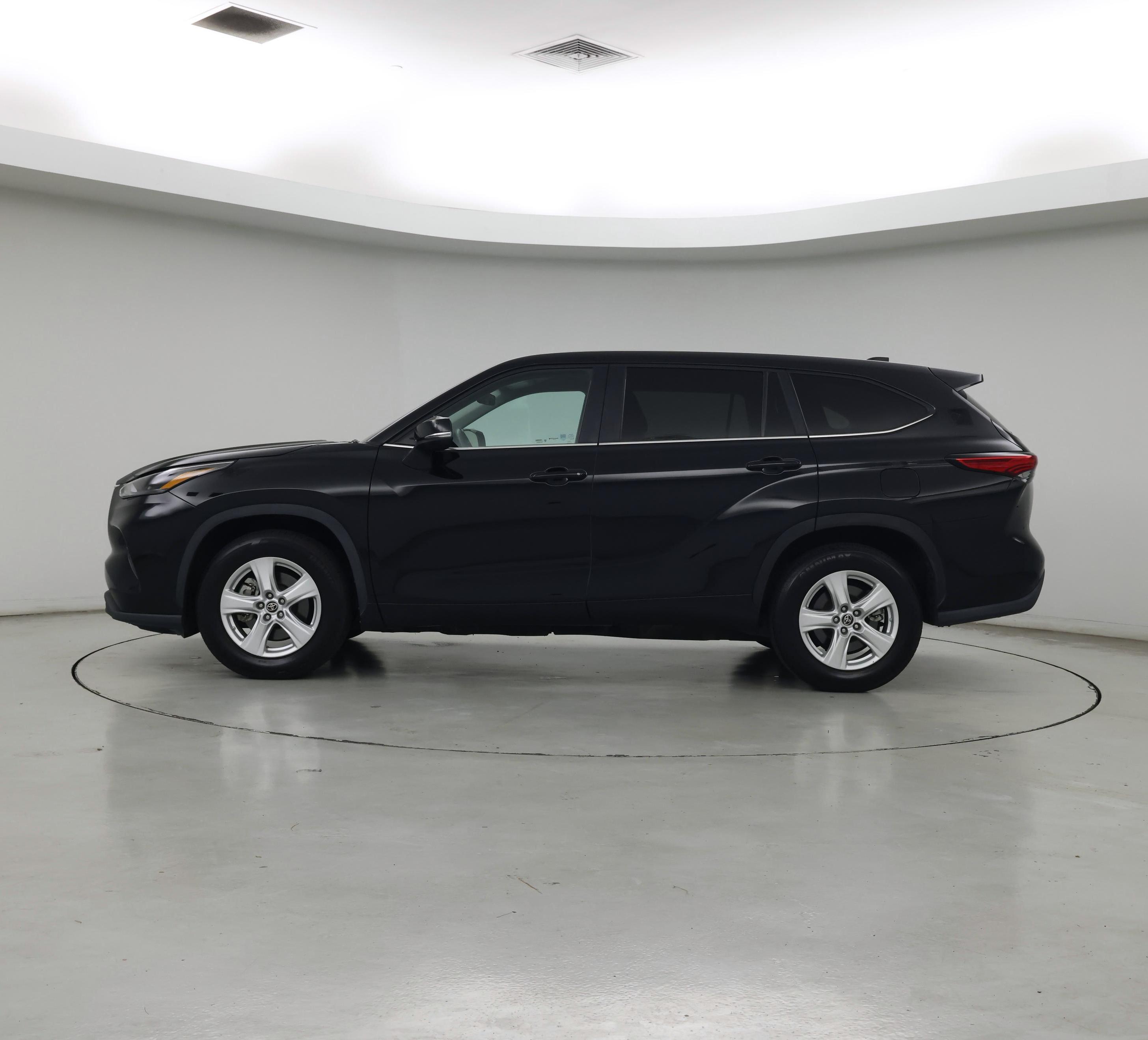 Thumbnail: 2023 Toyota Highlander - 3