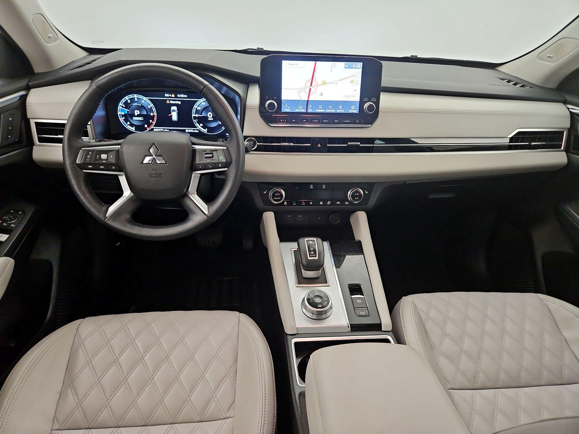 Thumbnail: 2023 Mitsubishi Outlander - 9
