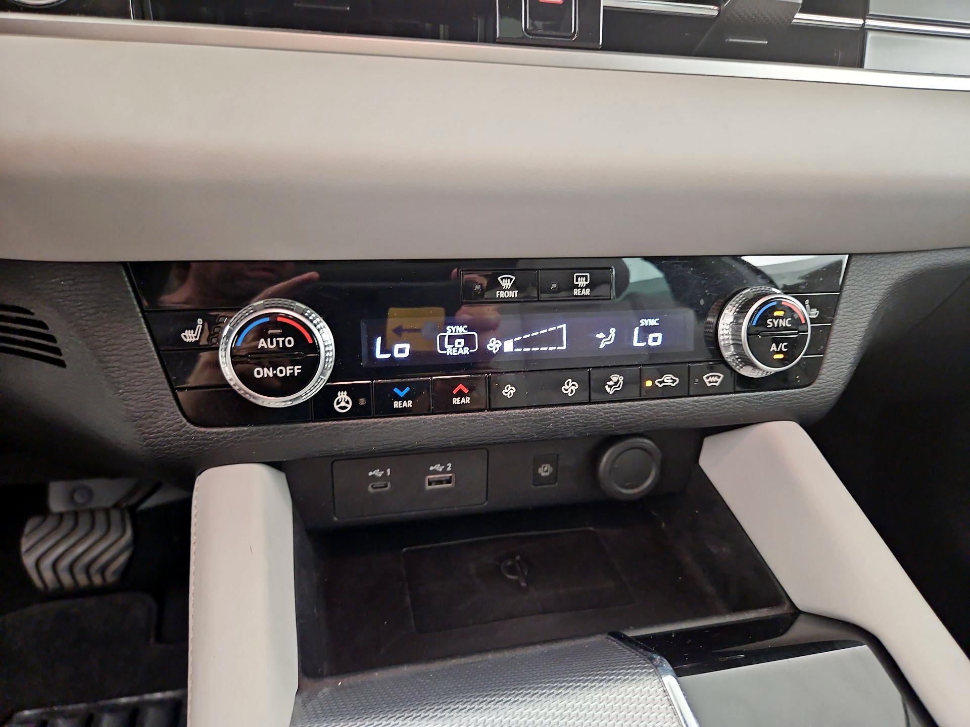 Thumbnail: 2023 Mitsubishi Outlander - 17