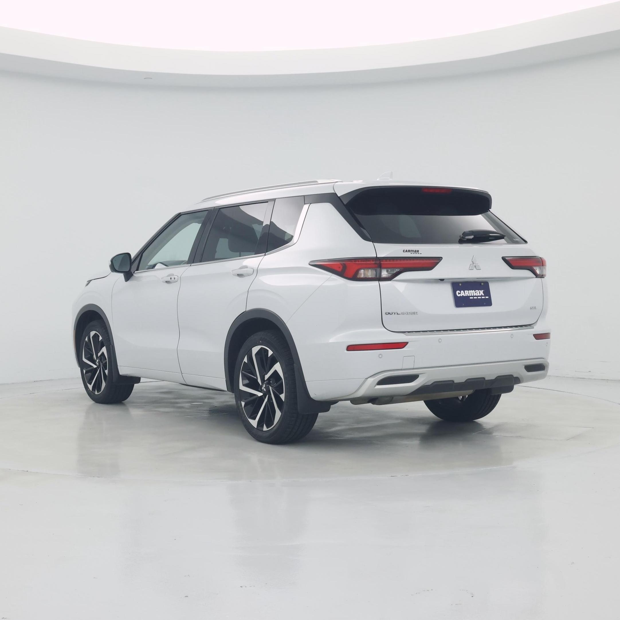 Thumbnail: 2023 Mitsubishi Outlander - 2