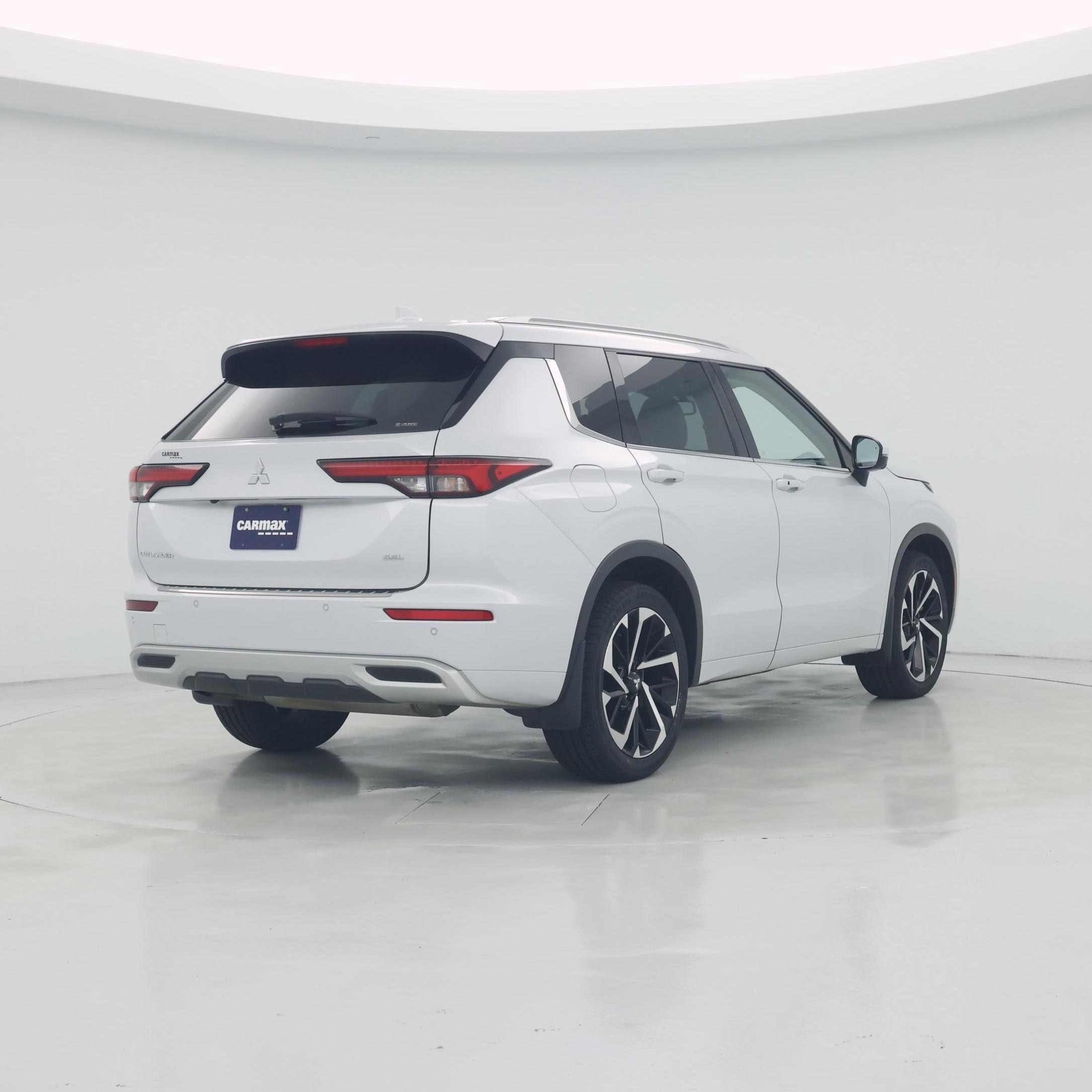 Thumbnail: 2023 Mitsubishi Outlander - 8