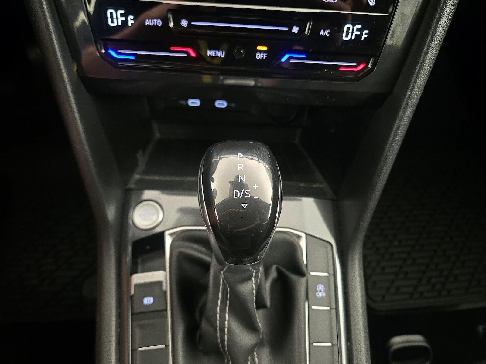 2023 Volkswagen Tiguan SE - Photo 18
