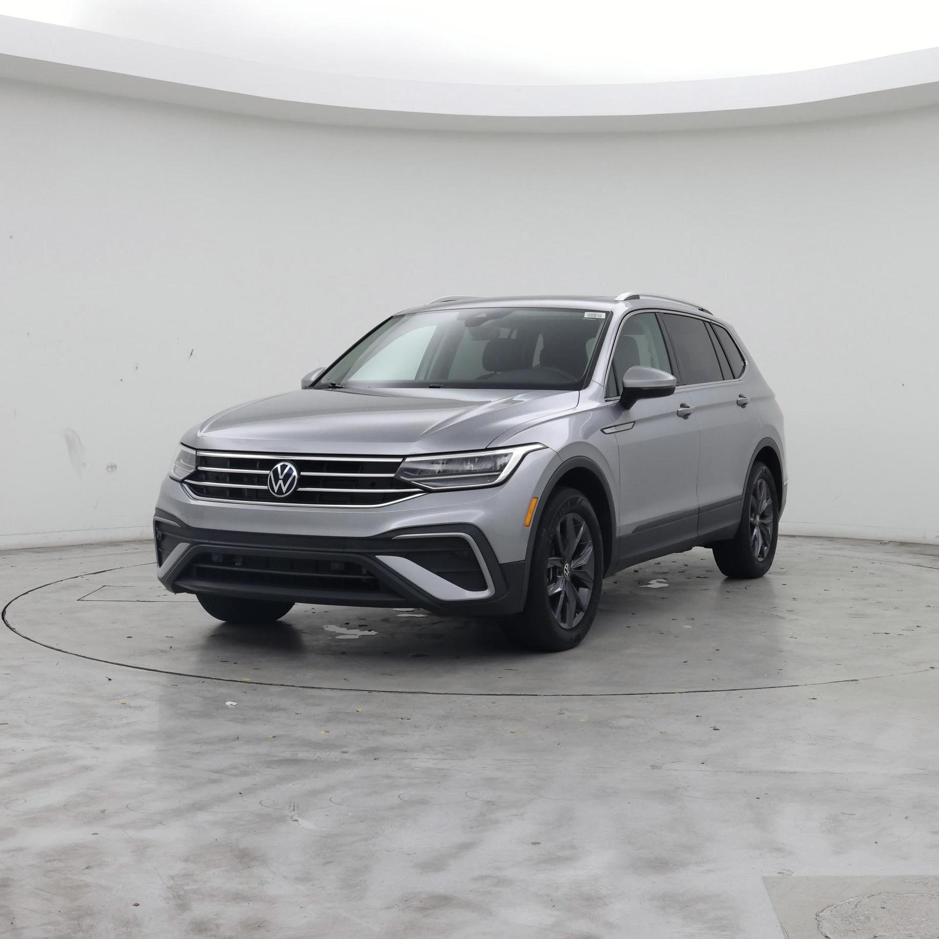 Thumbnail: 2023 Volkswagen Tiguan - 4