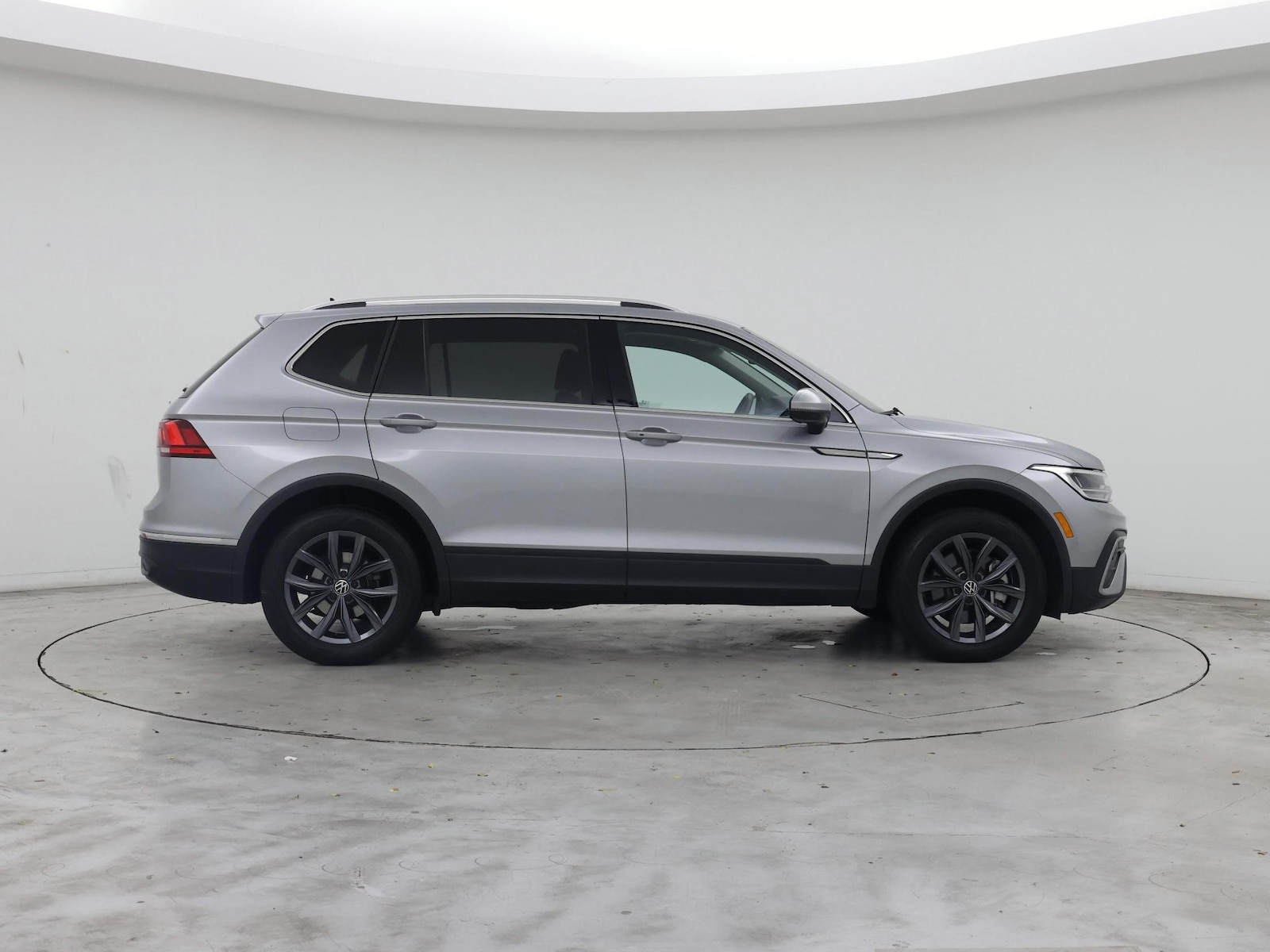 2023 Volkswagen Tiguan SE - Photo 8
