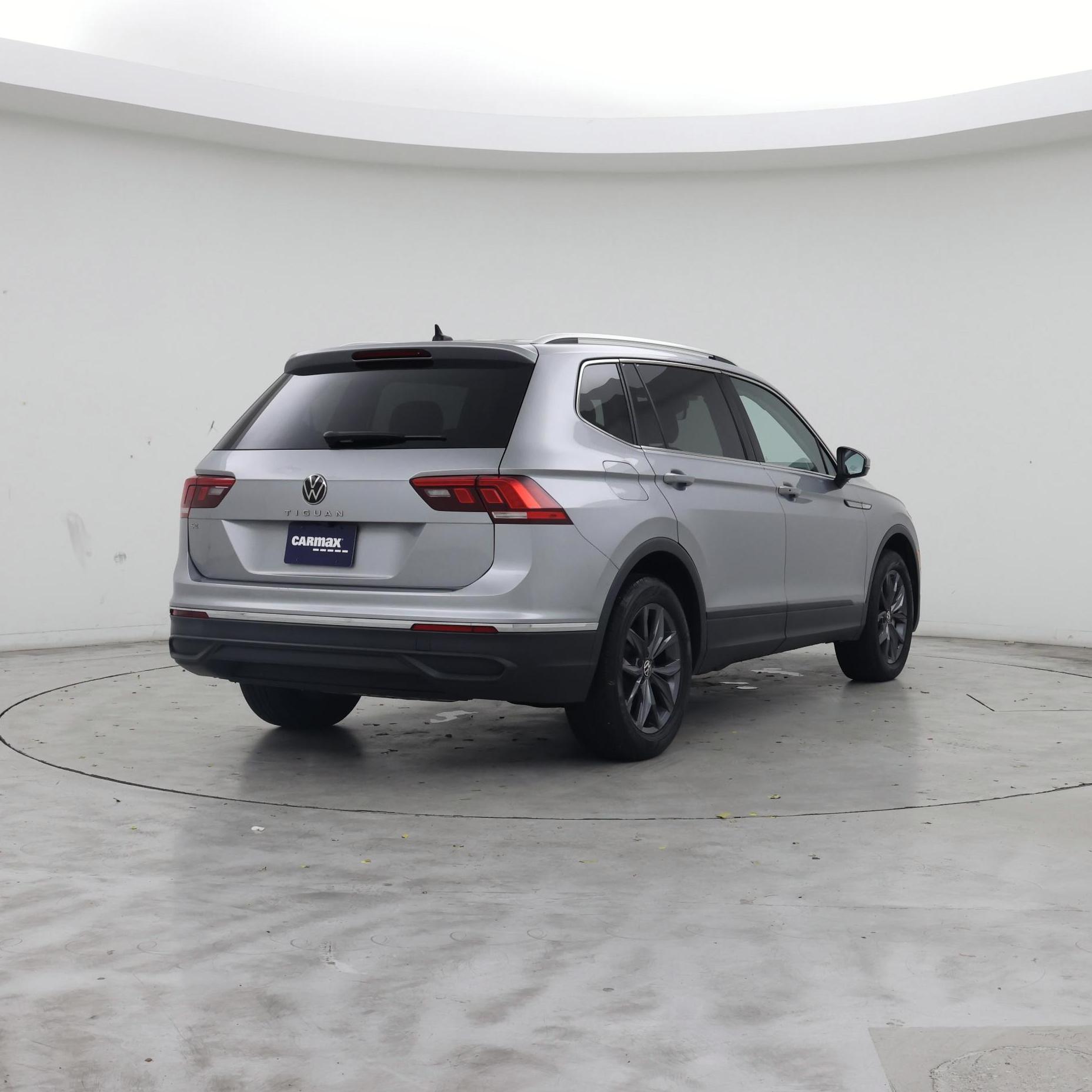 Thumbnail: 2023 Volkswagen Tiguan - 8