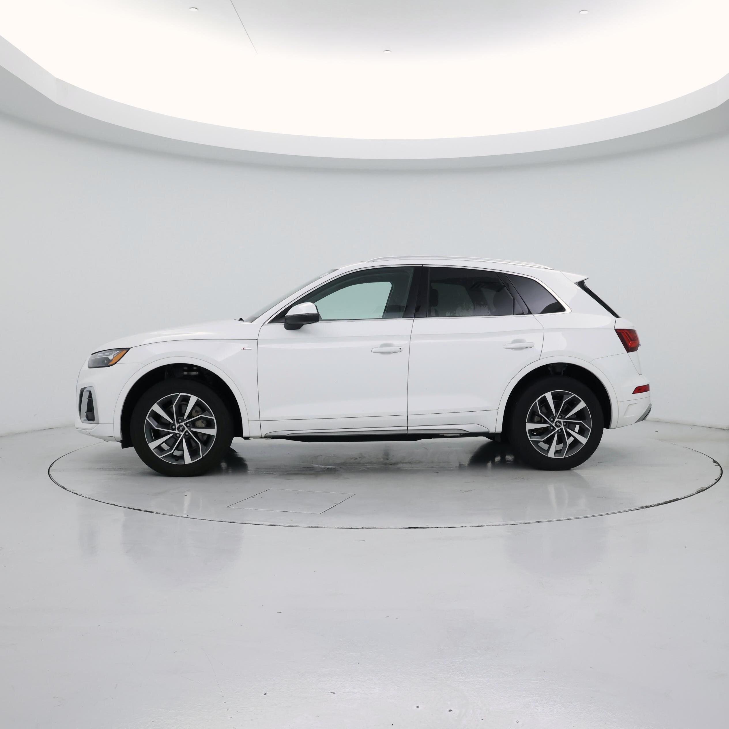 Thumbnail: 2023 Audi Q5 - 3